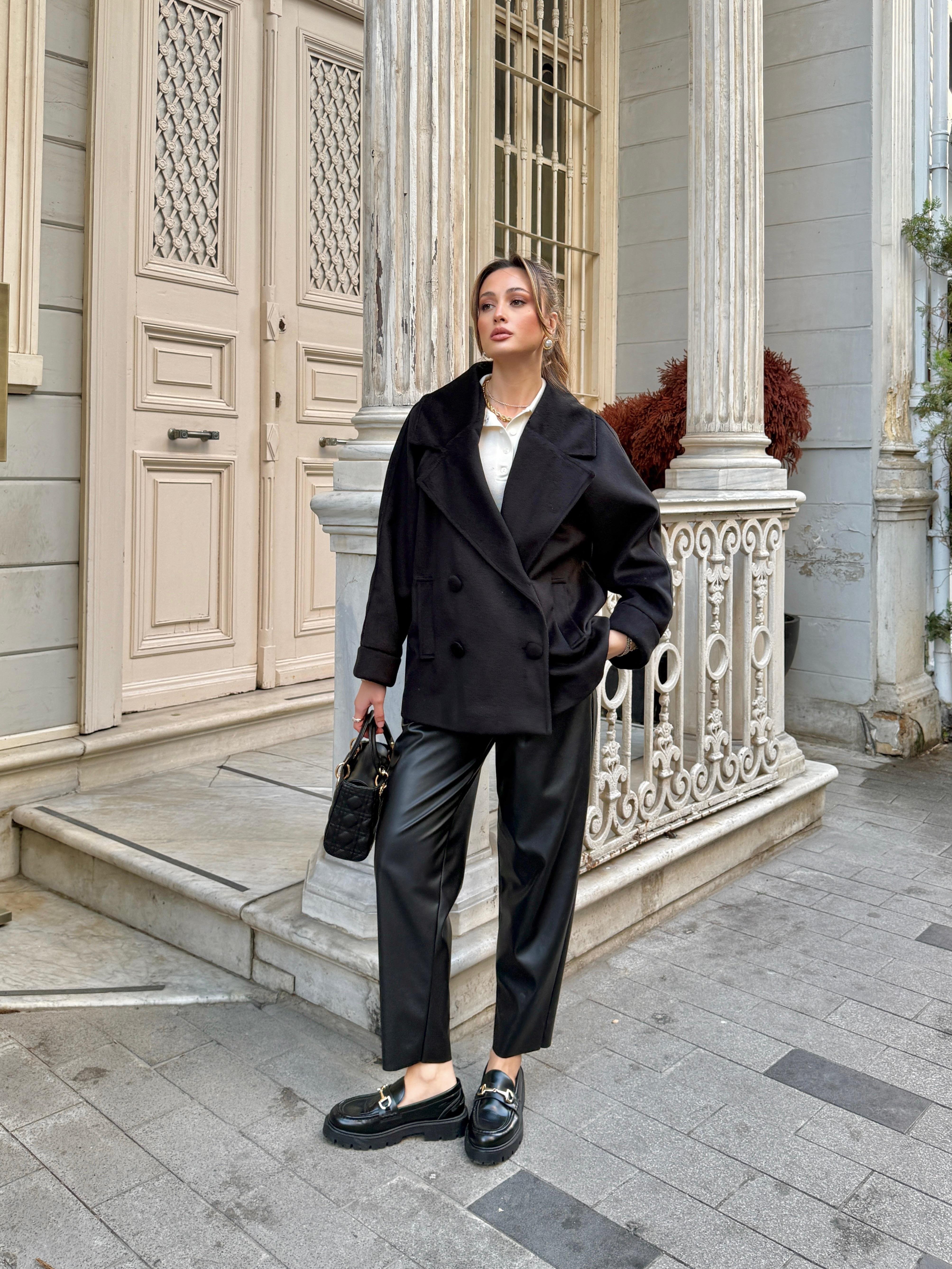 Kısa Siyah Kaban 