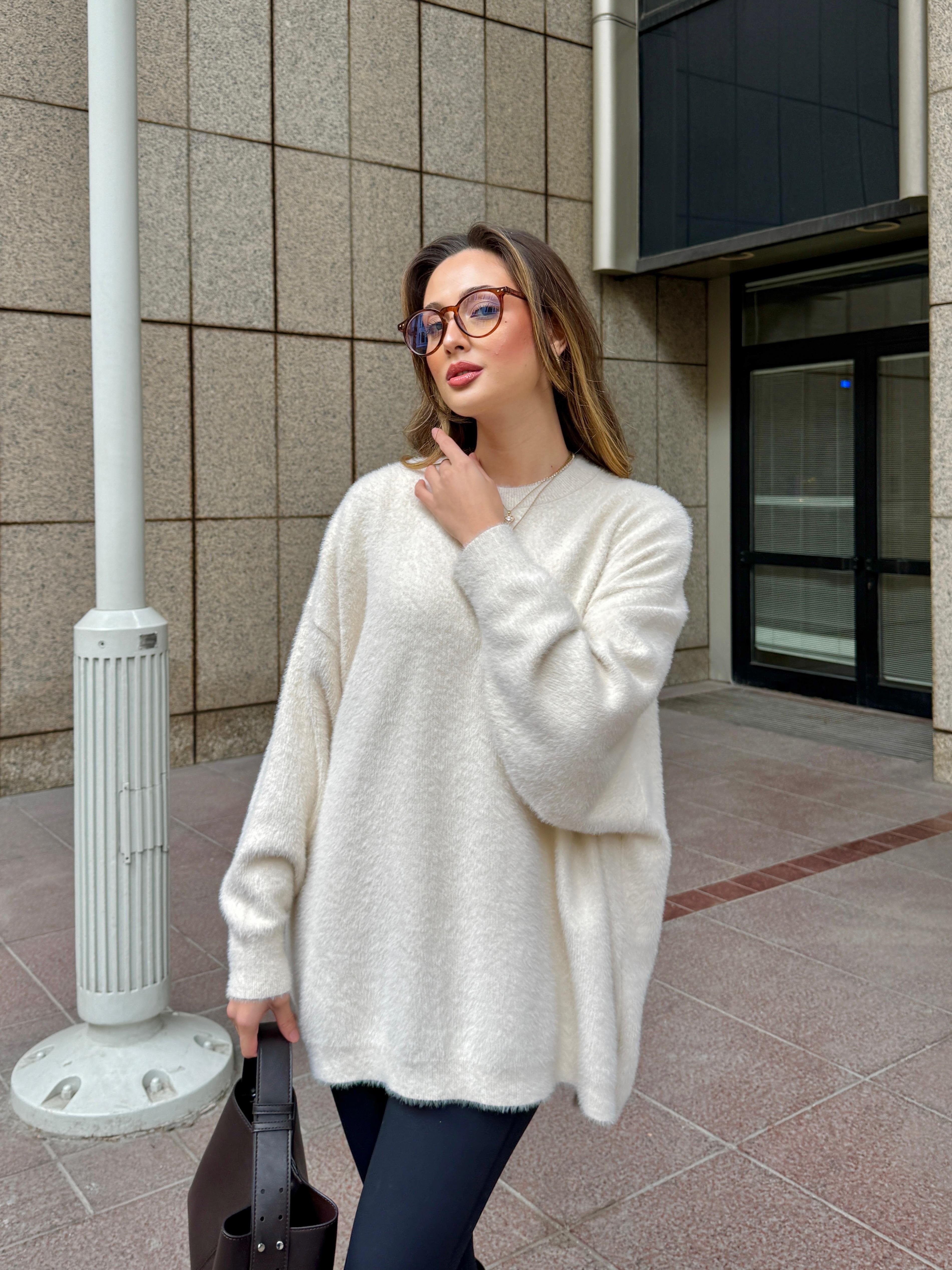 Oversize Ekru Triko Yün Kazak