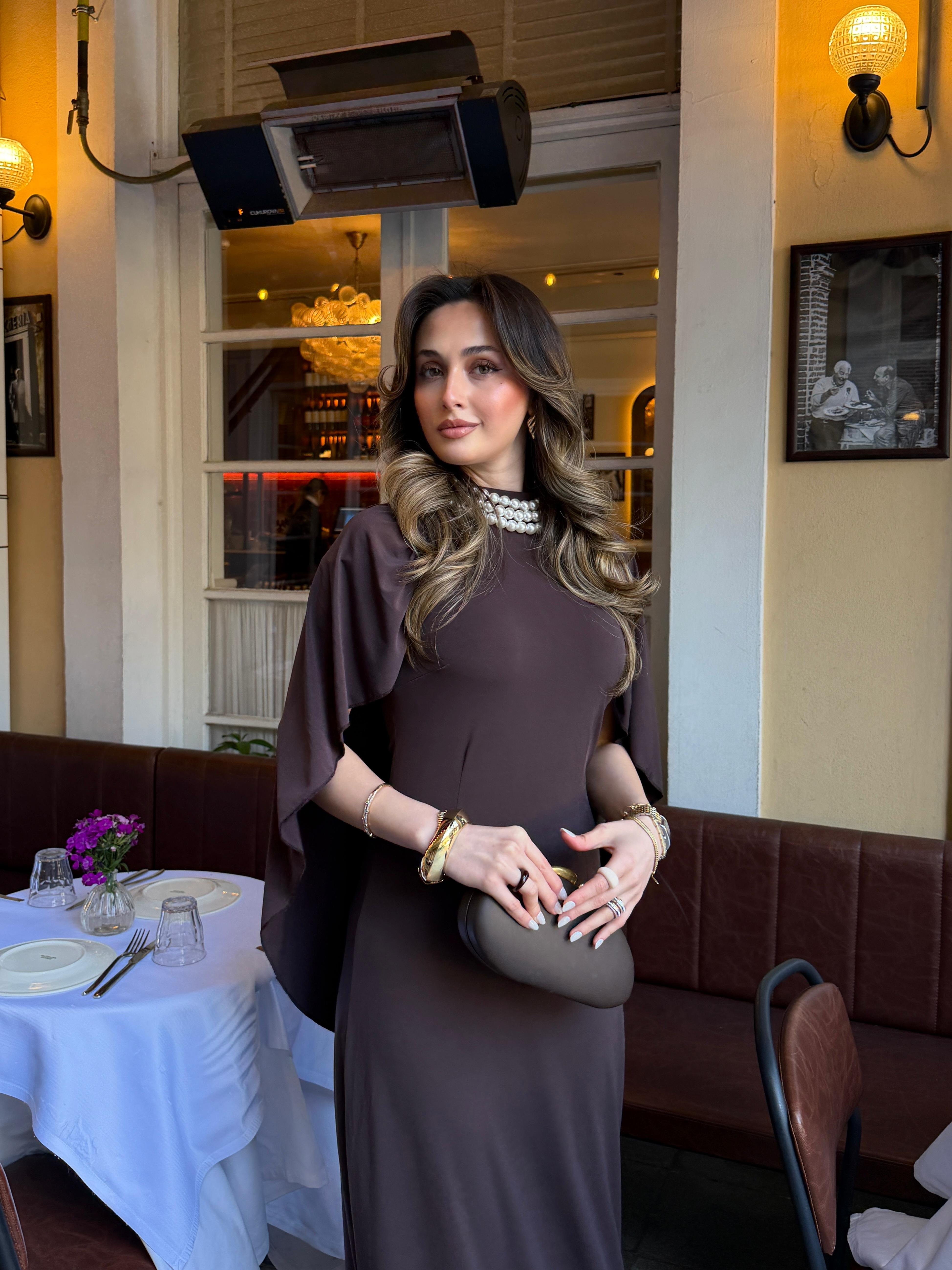 Pelerin Detay Sırt Dekolteli Maxi Boy Elbise Kahve