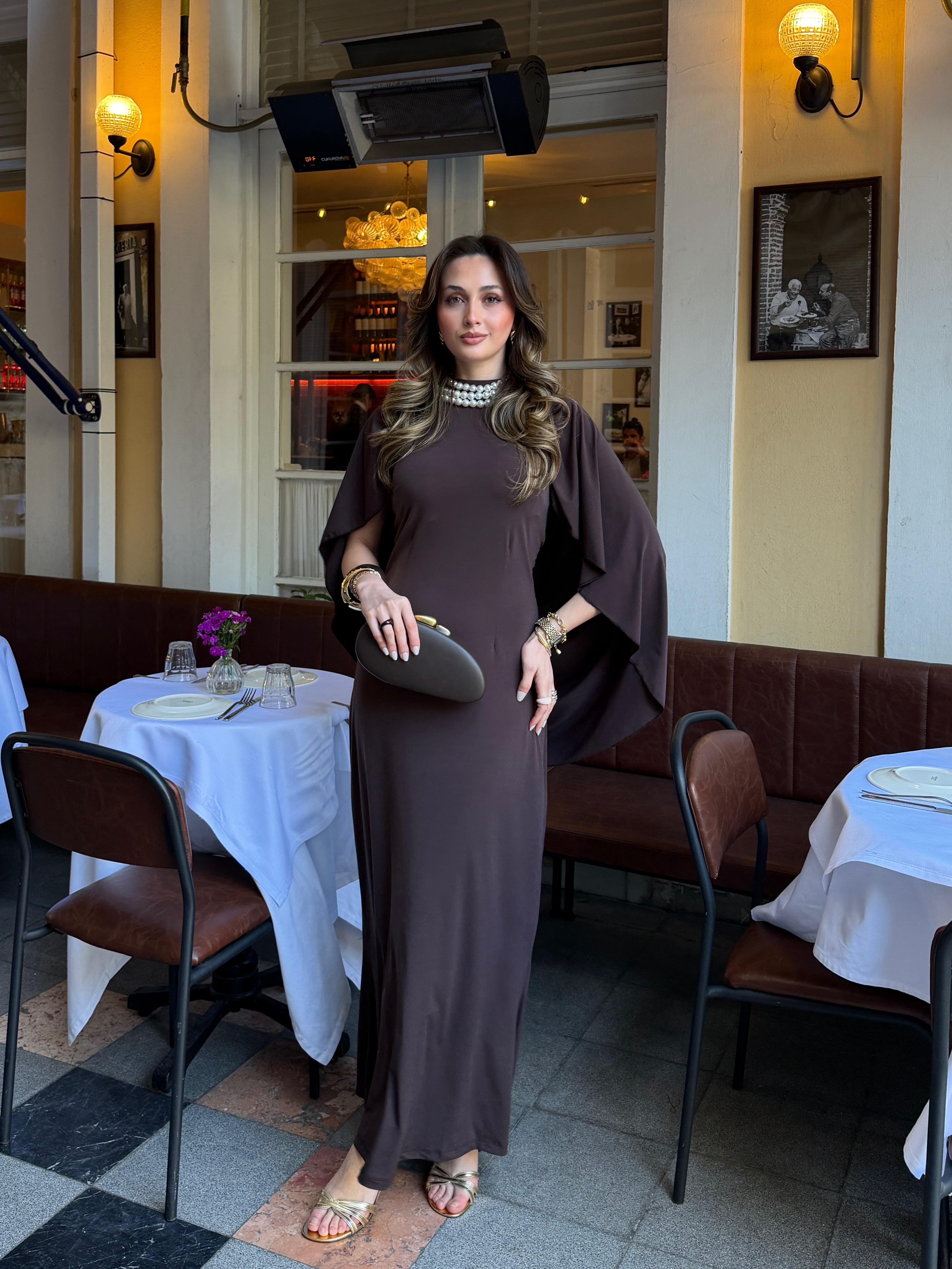 Pelerin Detay Sırt Dekolteli Maxi Boy Elbise Kahve