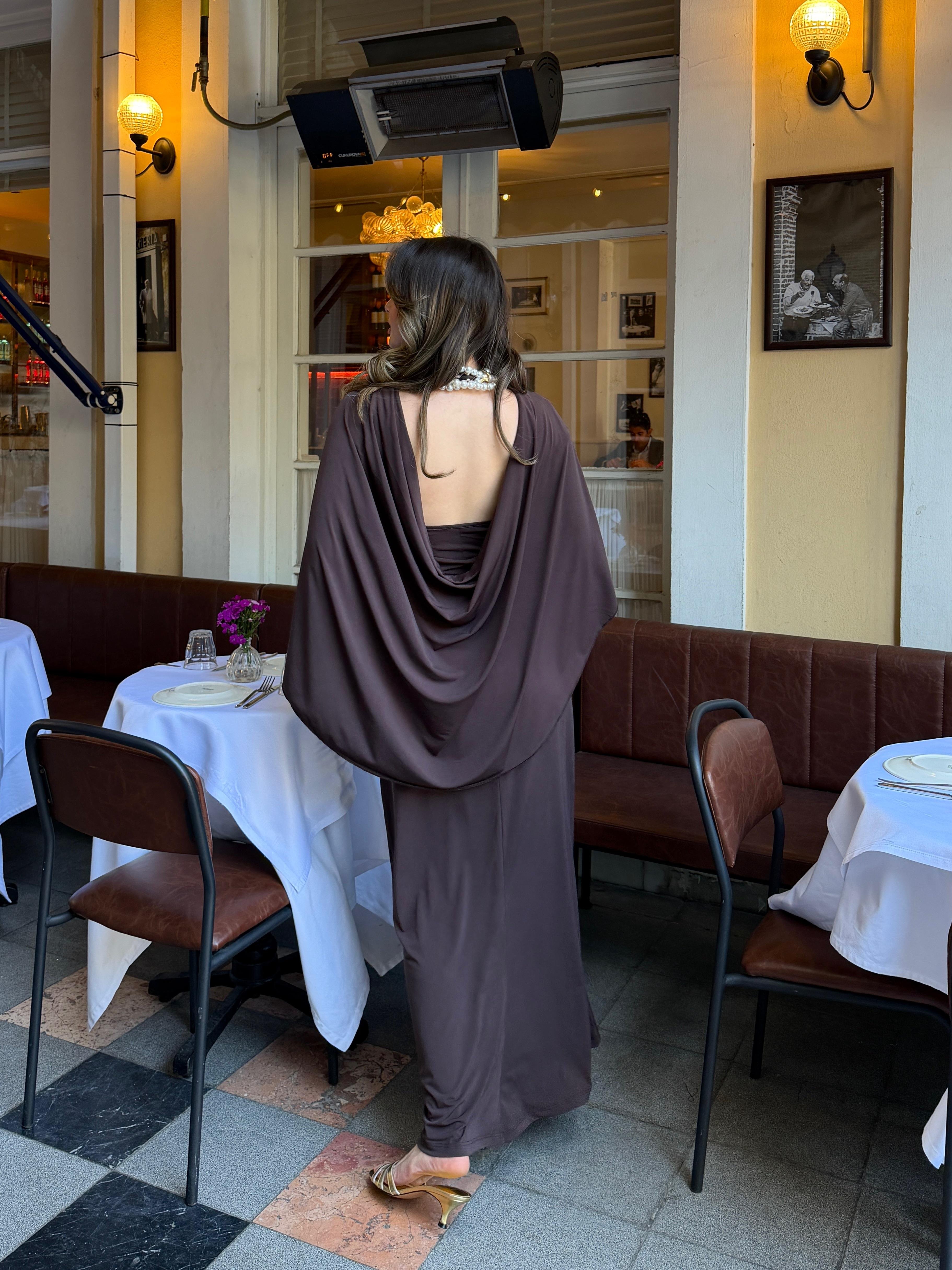 Pelerin Detay Sırt Dekolteli Maxi Boy Elbise Kahve