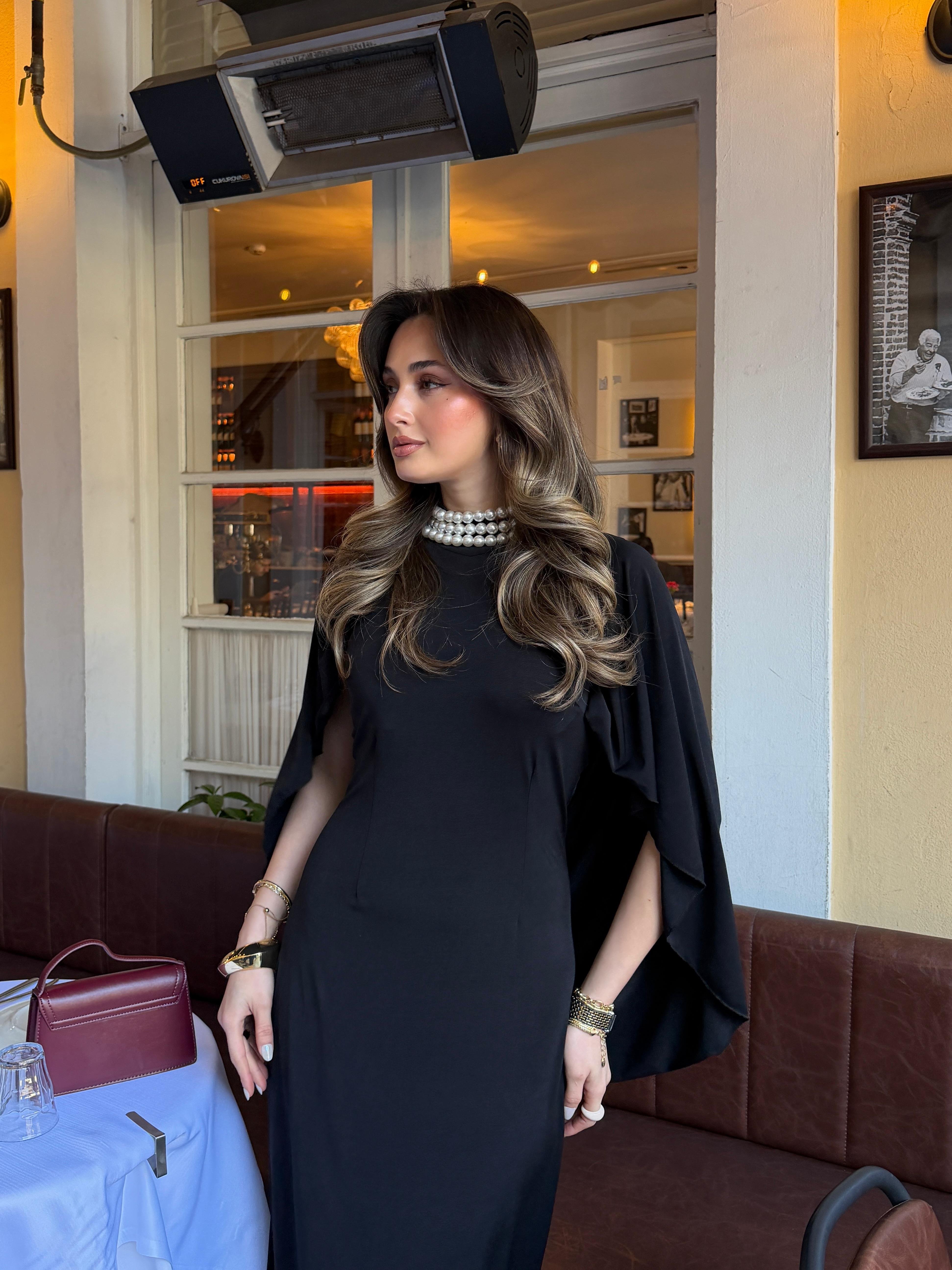 Pelerin Detay Sırt Dekolteli Maxi Boy Elbise Siyah 