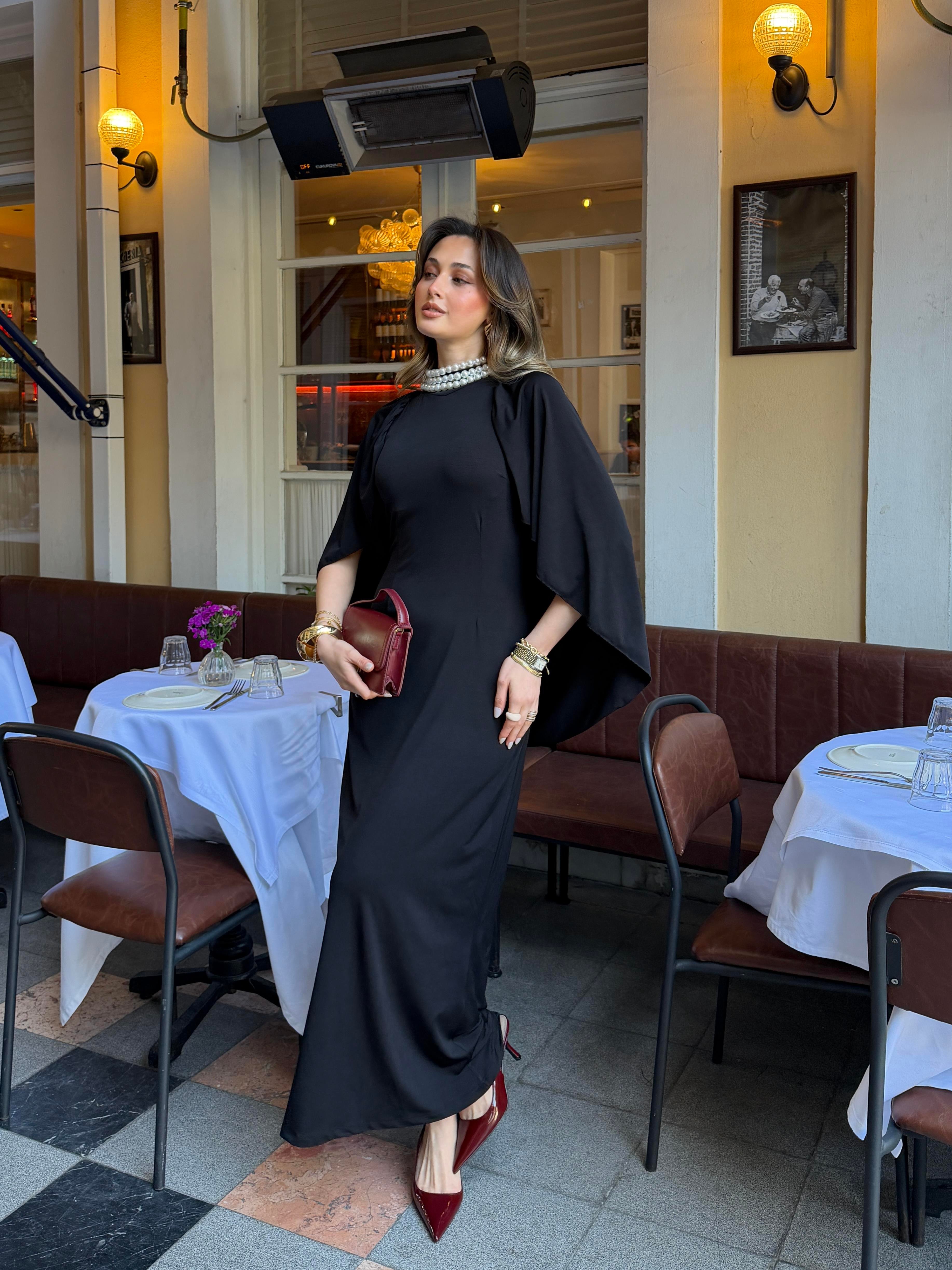 Pelerin Detay Sırt Dekolteli Maxi Boy Elbise Siyah 
