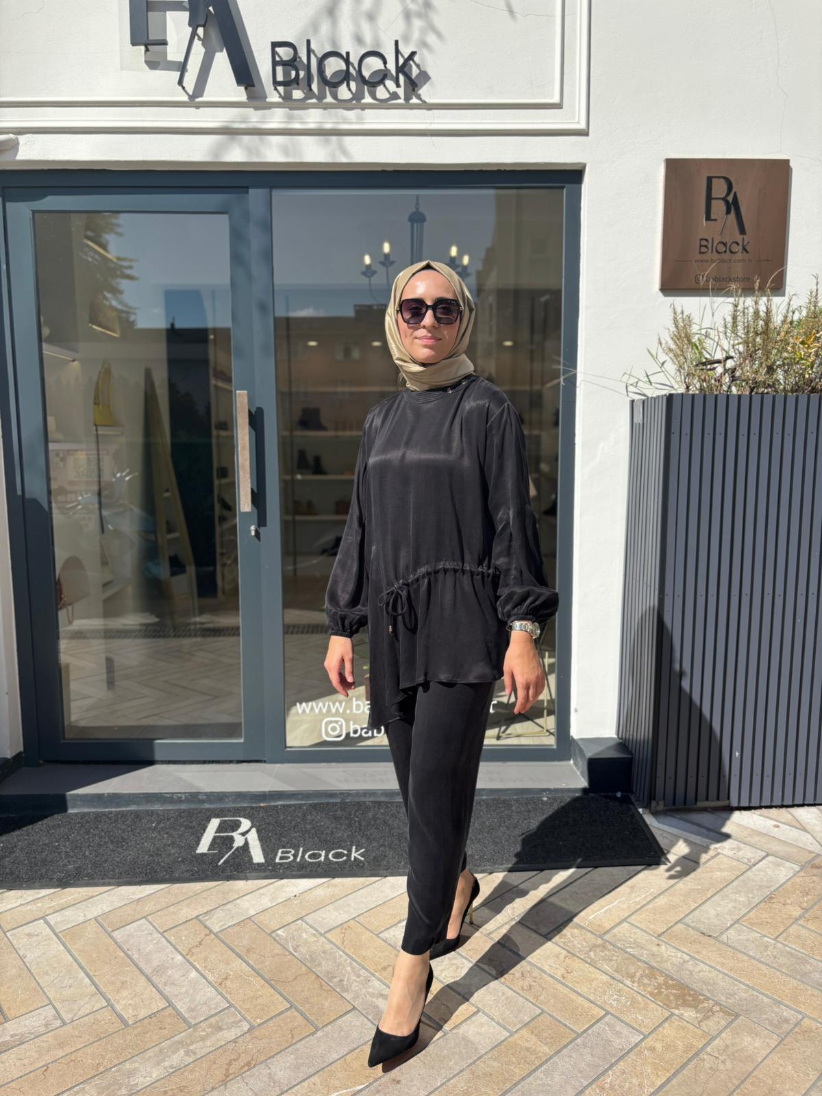 25023001 Yaka Detay Kadın Bluz Siyah