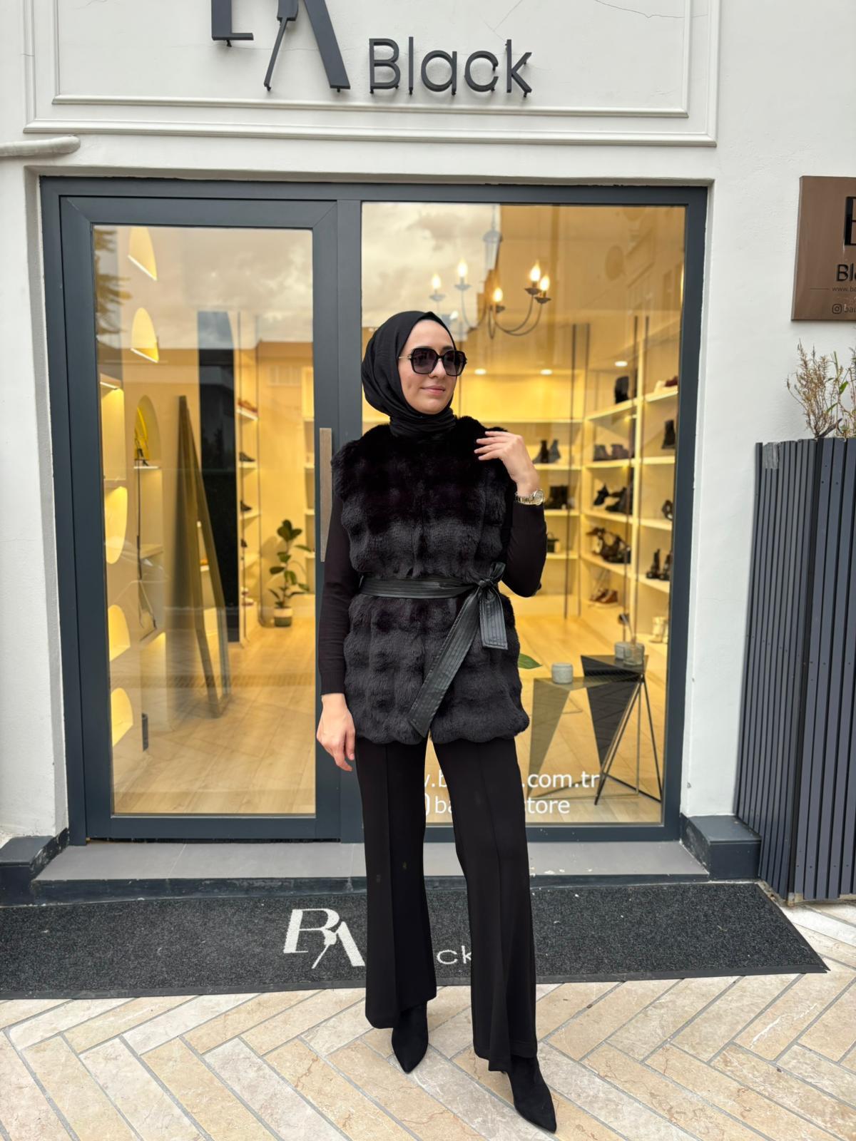 25026000 Kemer Detay Kadın Yelek Siyah