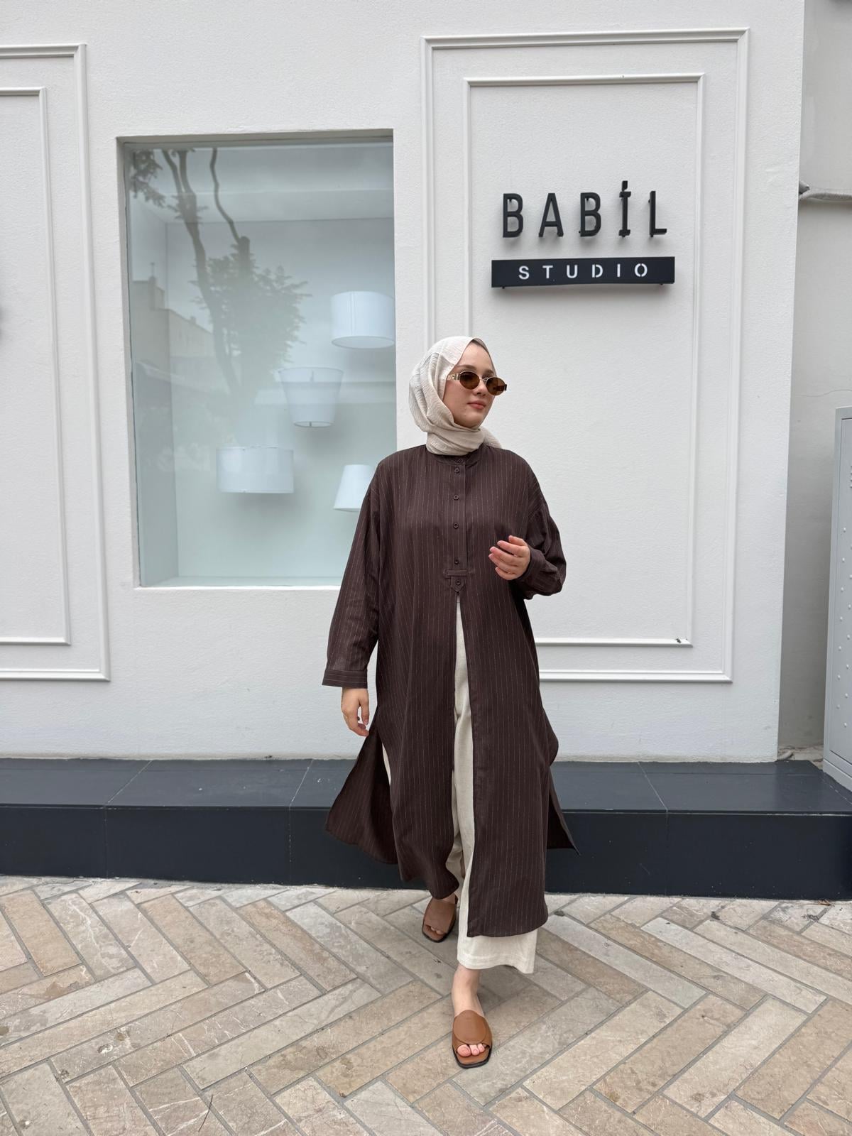 25SS249 Yırtmaçlı Kadın Gömlek Kahve