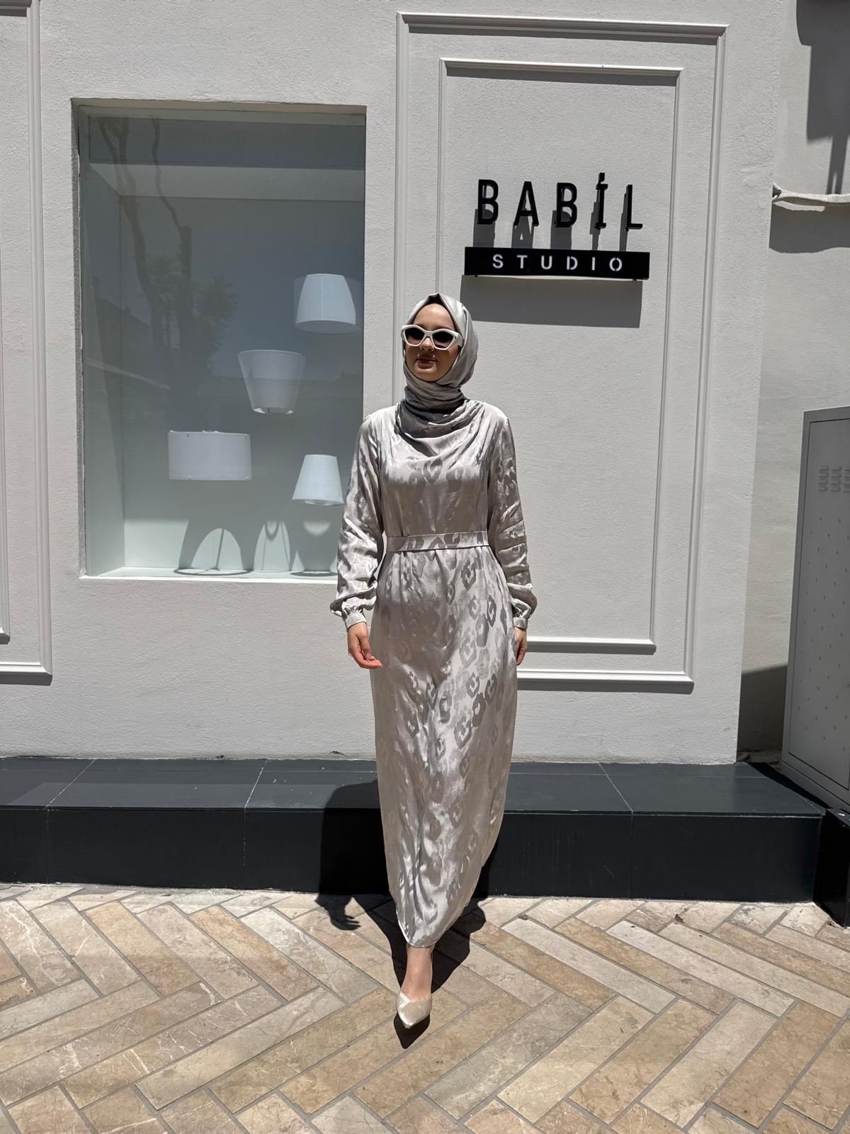 303789 Kumaş Desenli Kemerli Kadın Elbise Bej
