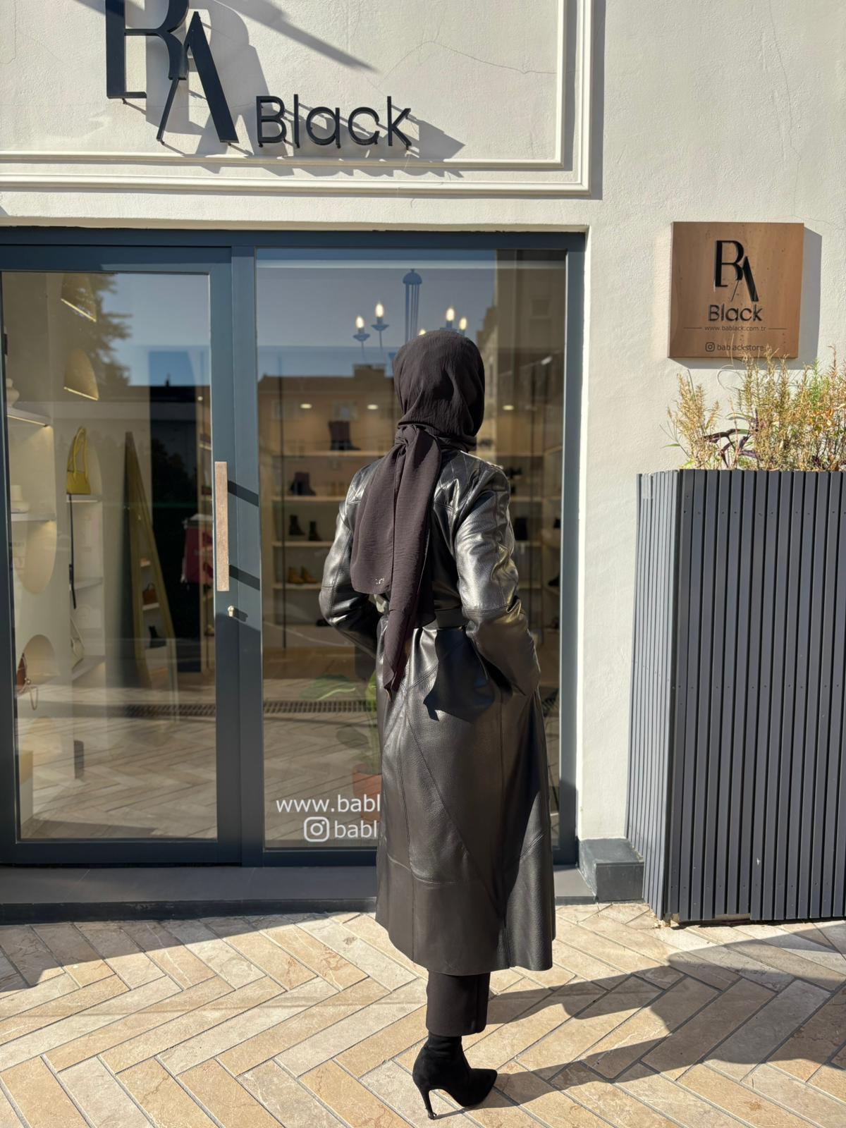 38420 Kemer Detay Deri Pardesü Siyah