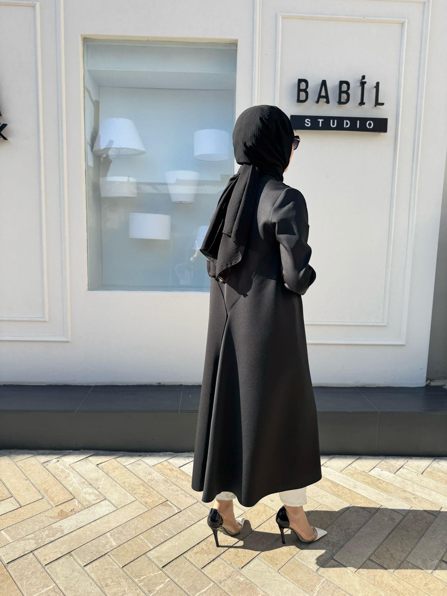 Arkası Üçgen Kuplu Kadın Kap Siyah