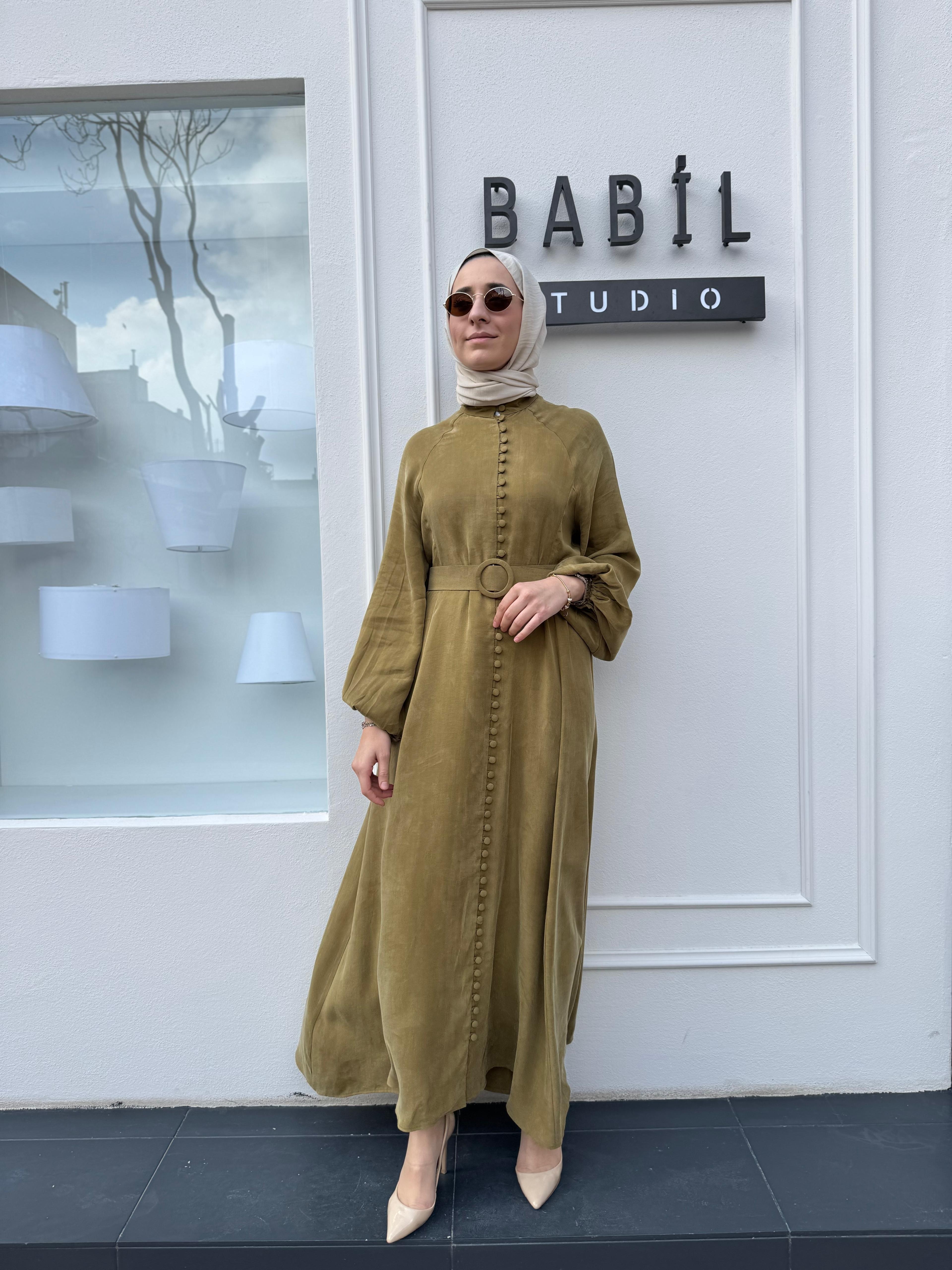 Brit Düğmeli Taşlanmış İpek Kadın Elbise Yağ Yeşili