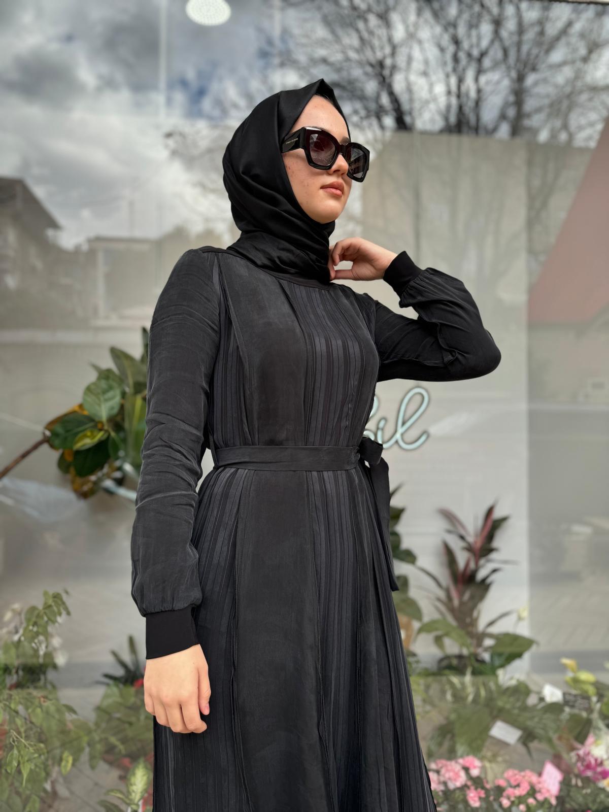 Çizgi Detaylı Kuşaklı Kadın Elbise Siyah
