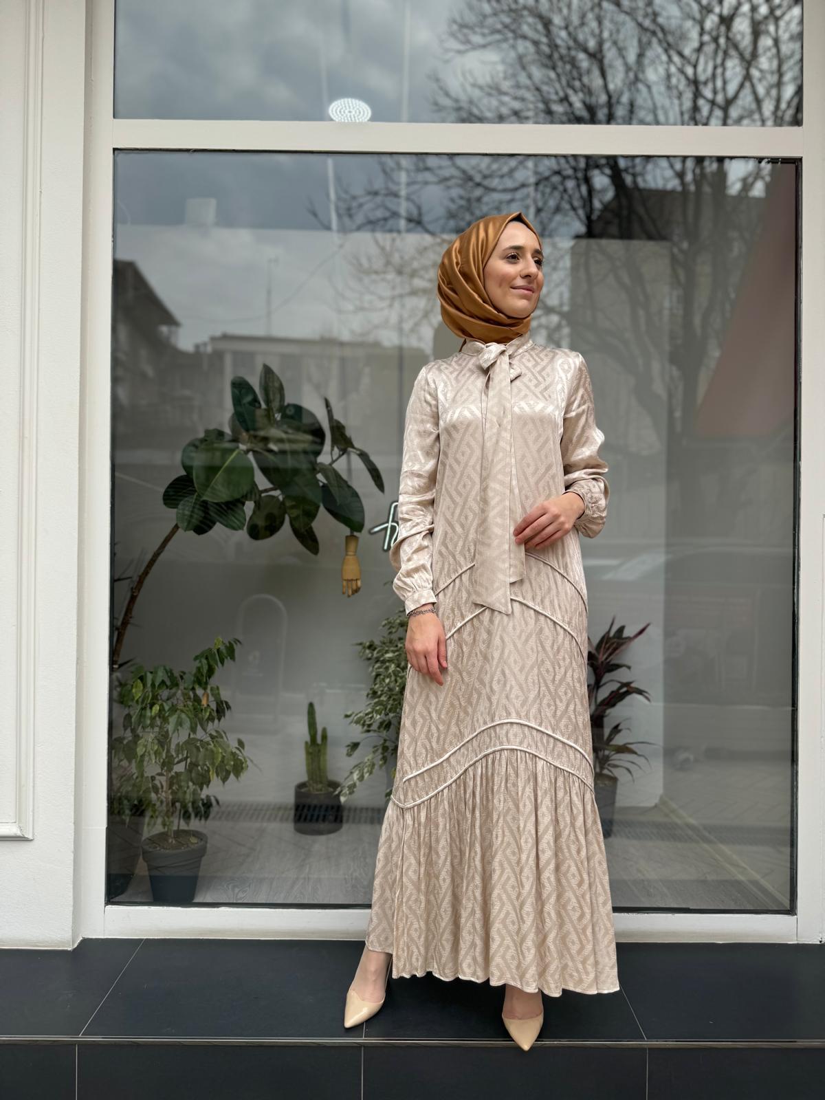 Desenli Parçalı Saten Kadın Elbise Bej