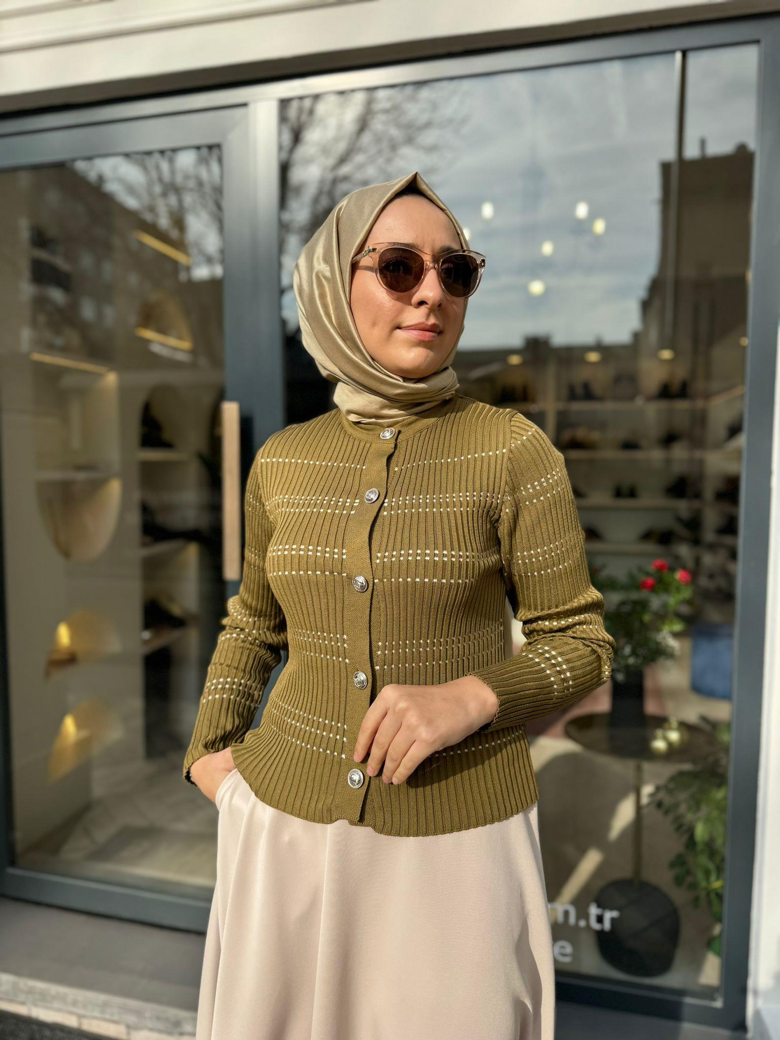 Düğme Detaylı Çizgili Kadın Triko Hırka Yağ Yeşili