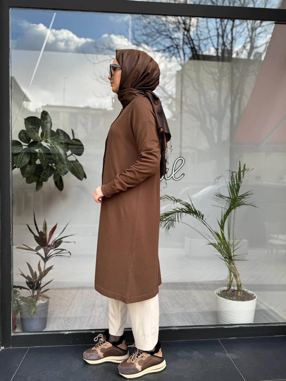 Düğmeli Uzun Kadın Hırka Browni