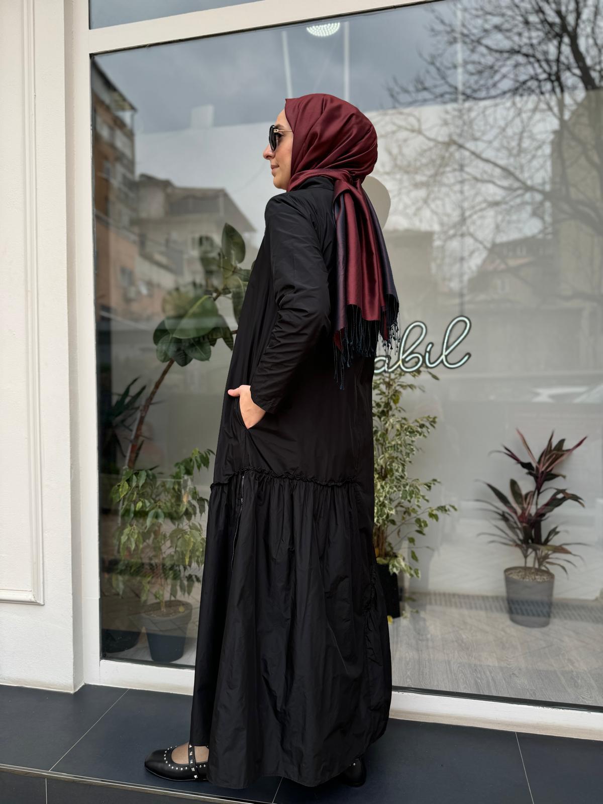 Fırfır Detaylı Kadın Paraşüt Kap Siyah