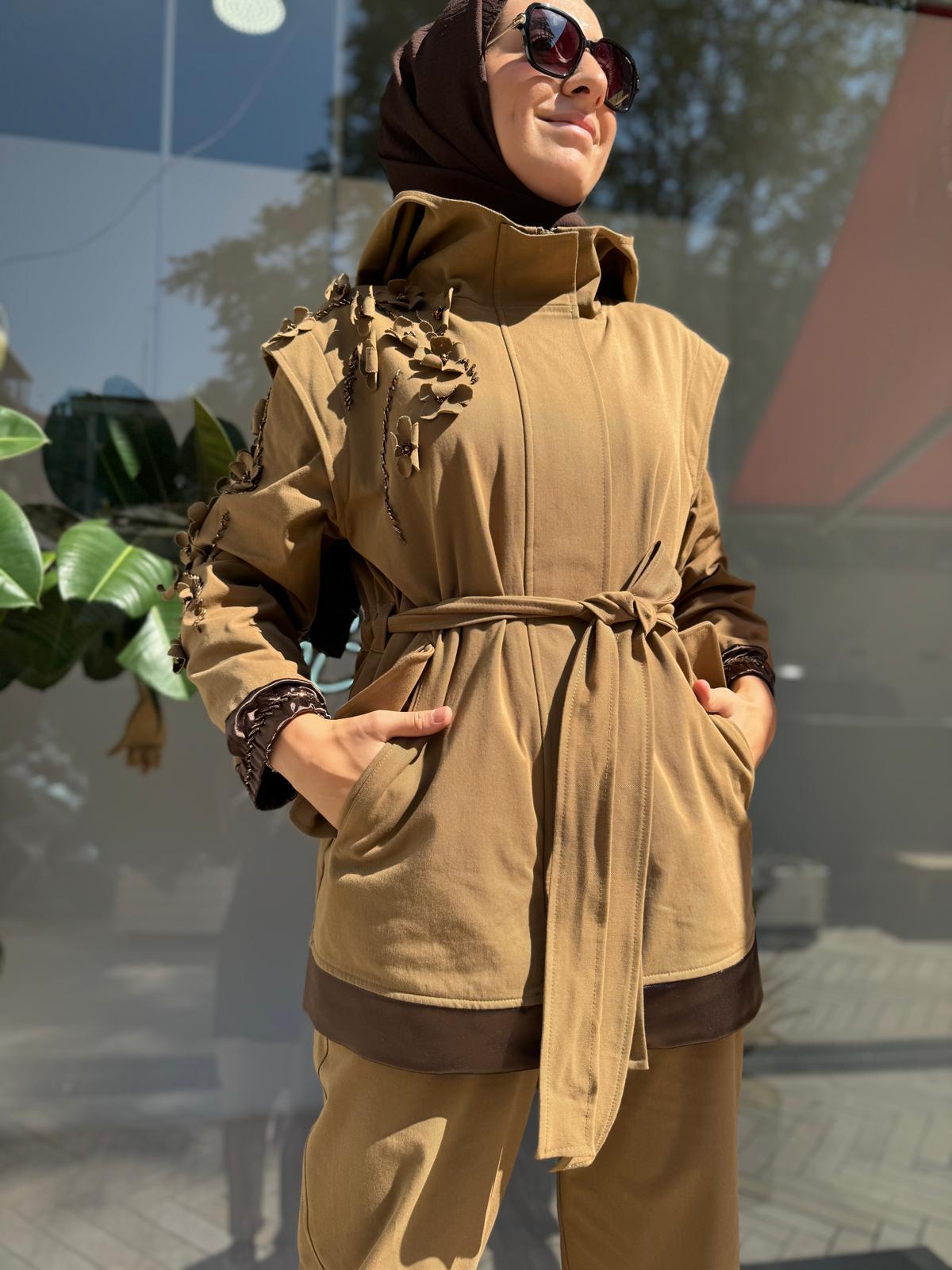 Forest Omzu Çicek Detaylı Kadın Tasarım Ceket Camel