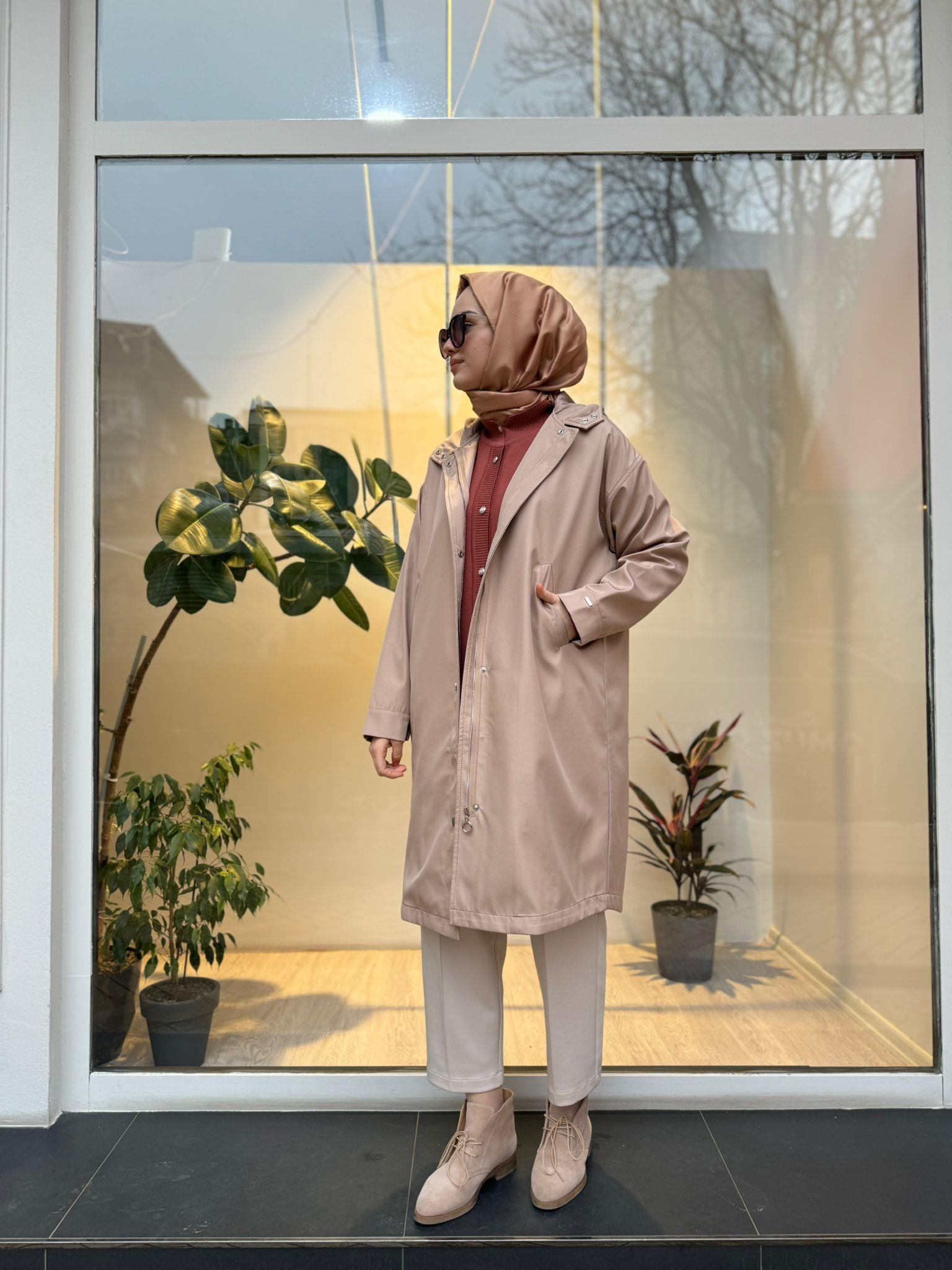 Kapüşonlu Kadın Yağmurluk Bej