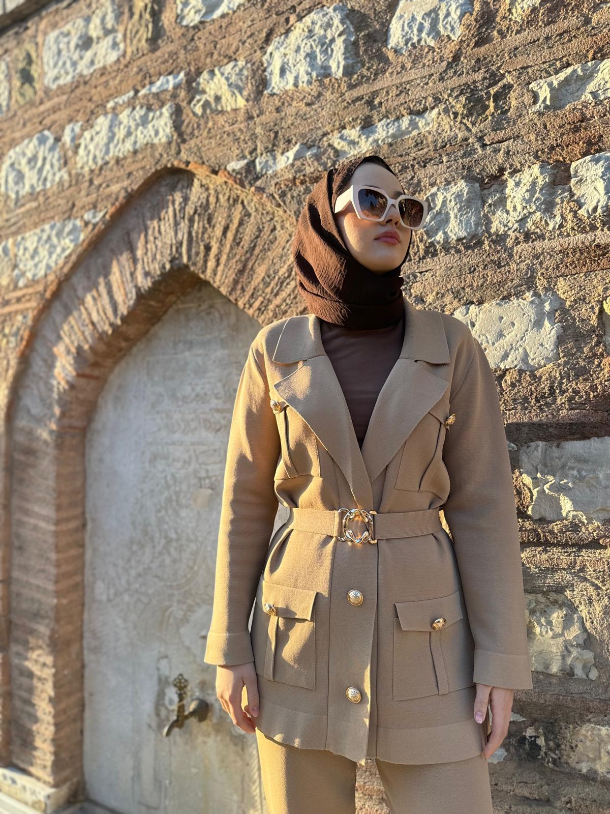 Kemer Detaylı Triko Kadın Takım Bej