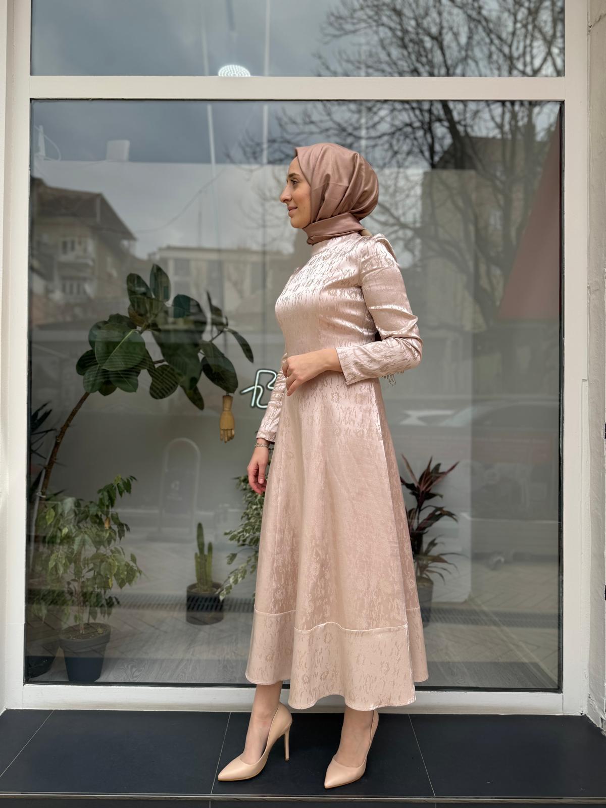 Kendinden Desenli İnci Kemerli Kadın Elbise Pudra Pembe