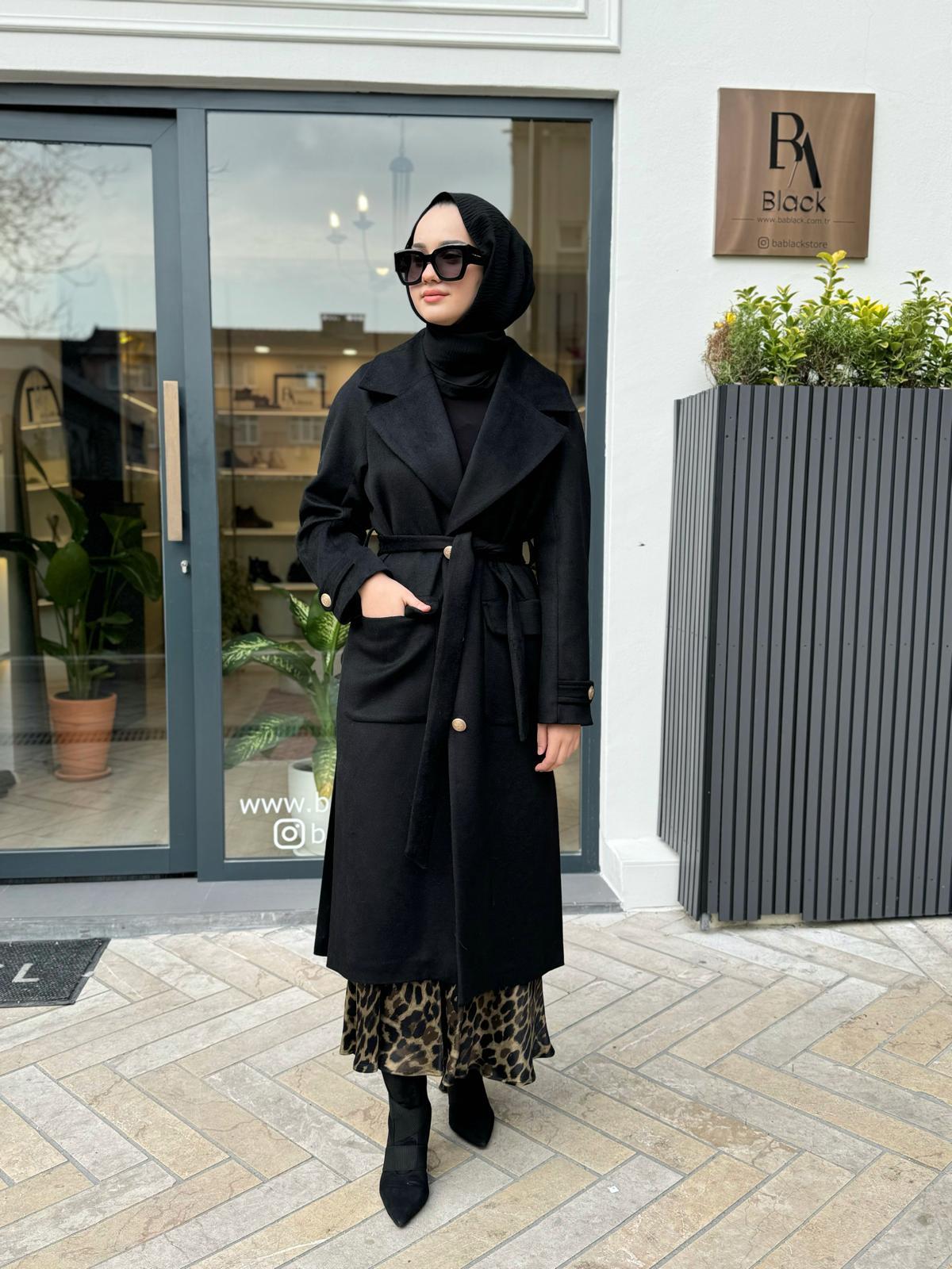 Kürk Detaylı Kuşaklı Kadın Kaban Siyah