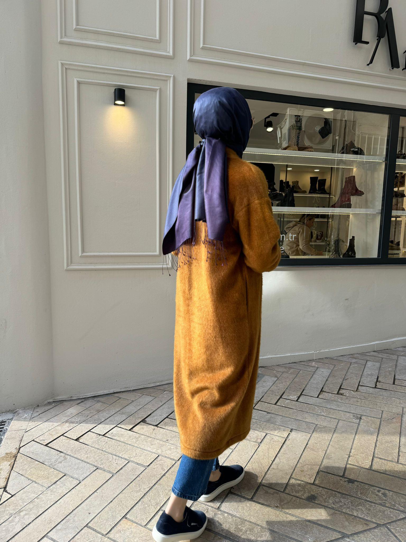 Peluş Kumaş Detaylı Kadın Hırka Camel