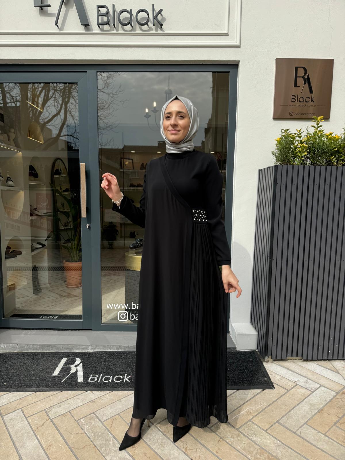 Plise Detaylı İşlemeli Kadın Elbise Siyah