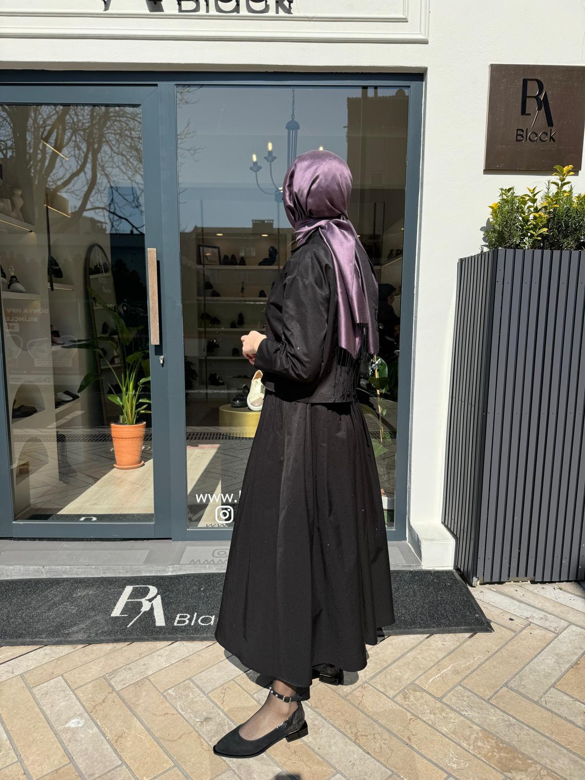 Serpme Taşlı Etekli Kadın Takım Siyah