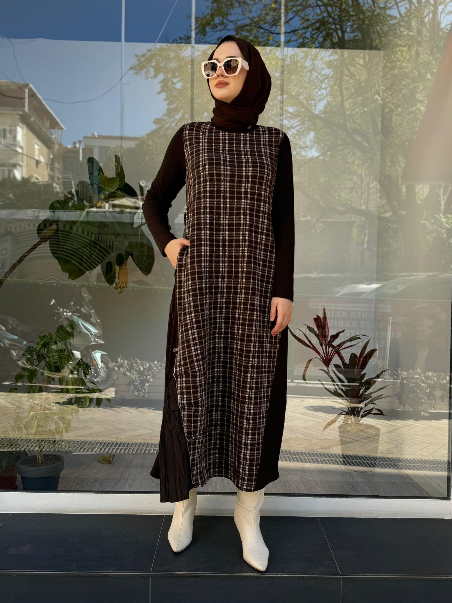 Simli Çizgili Kuşak Detaylı Kadın Elbise Kahve