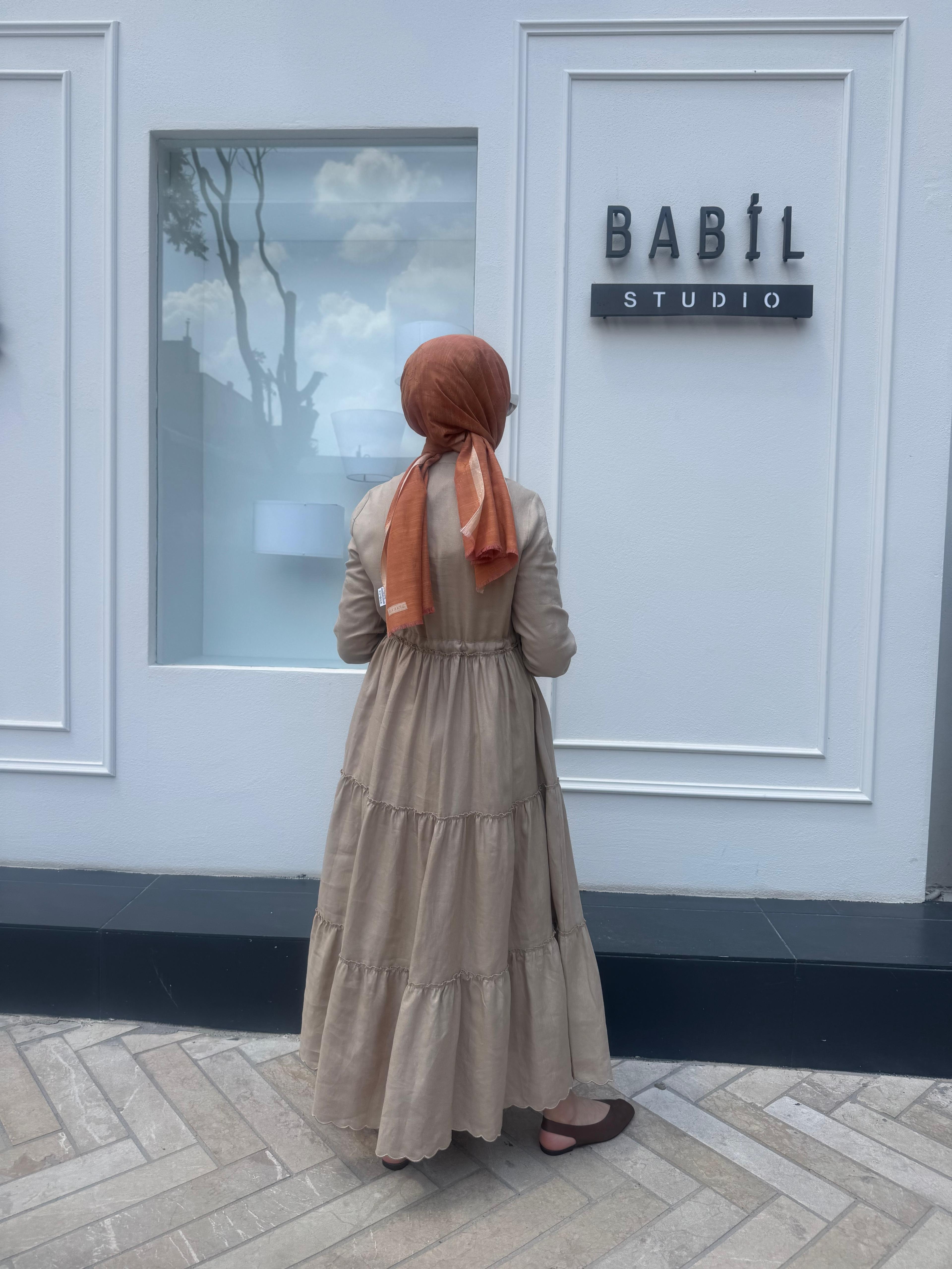 TD3577 Keten Dilim Detaylı Kadın Elbise Camel