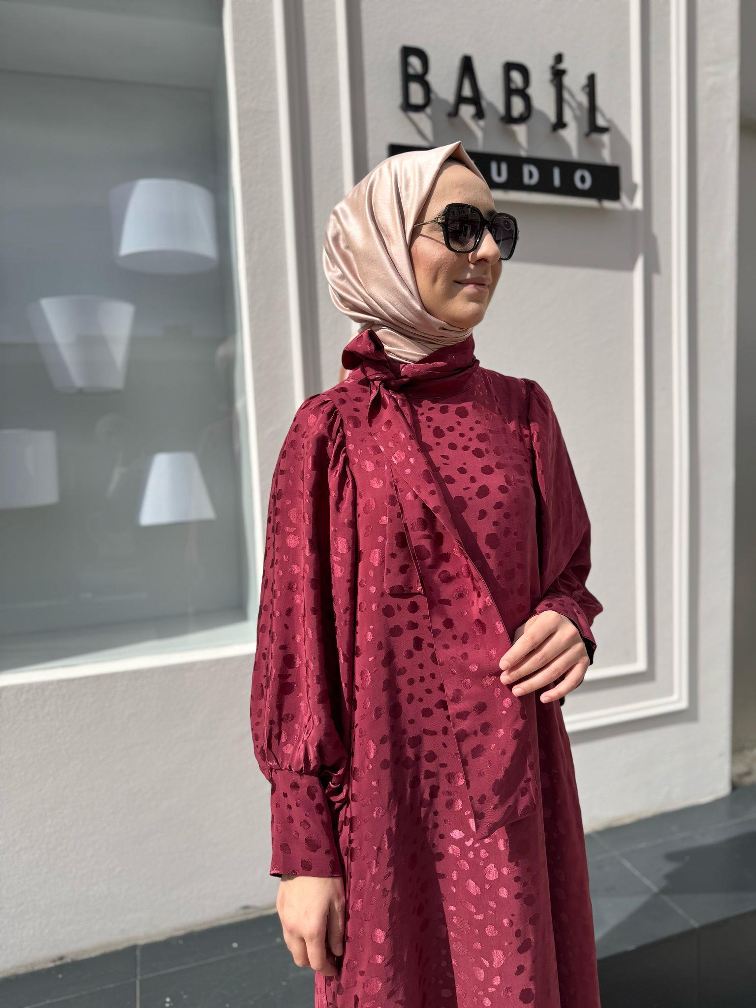 Yaka Bağlama Detaylı Puanlı Kadın Elbise Bordo