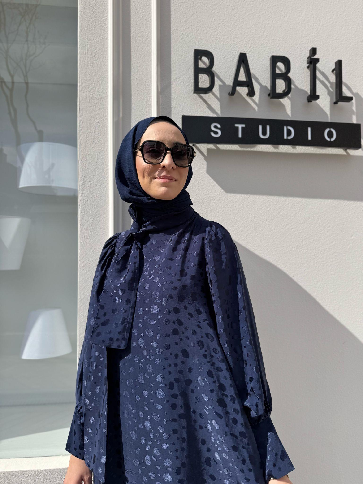 Yaka Bağlama Detaylı Puanlı Kadın Elbise Lacivert