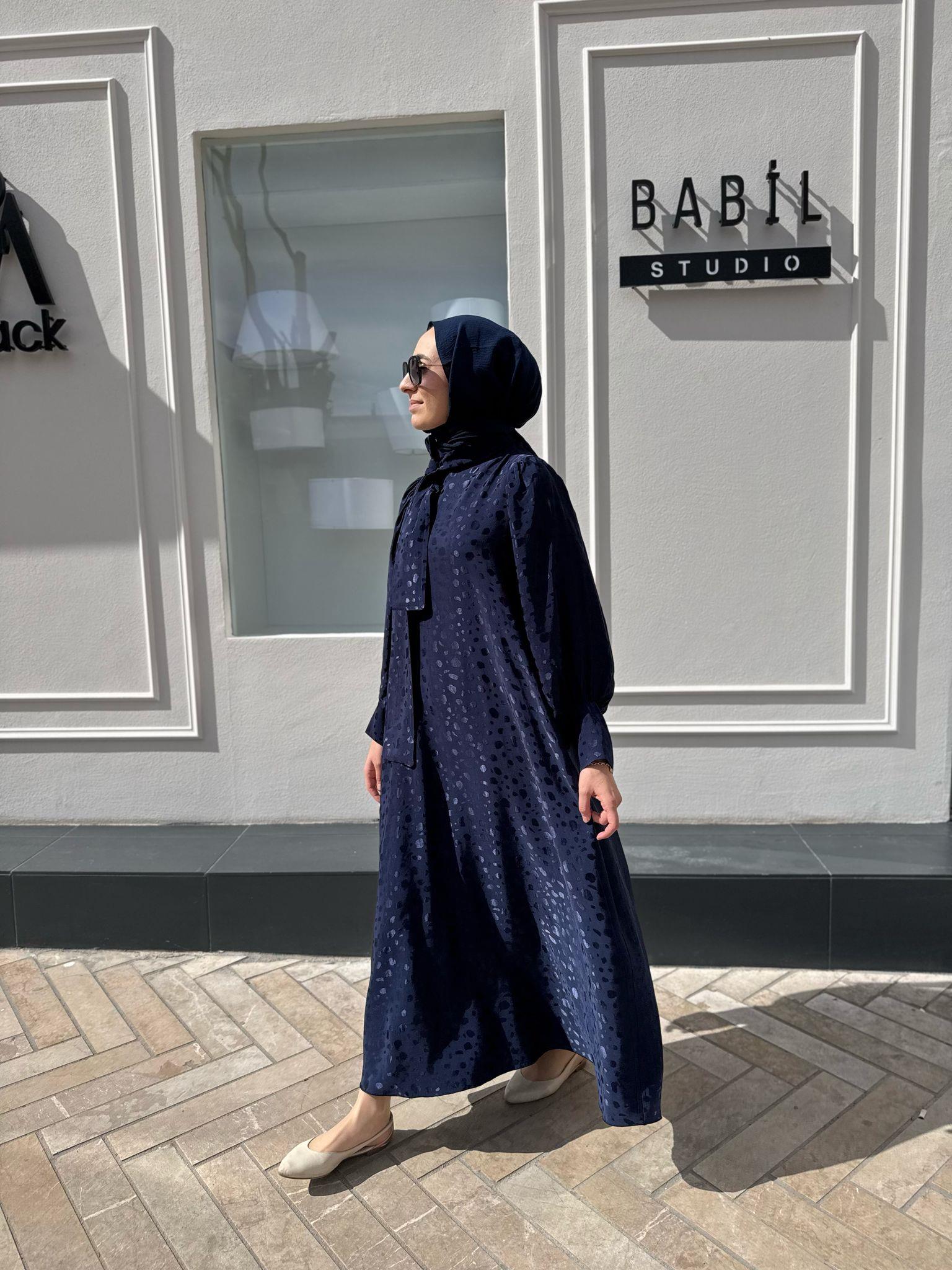 Yaka Bağlama Detaylı Puanlı Kadın Elbise Lacivert