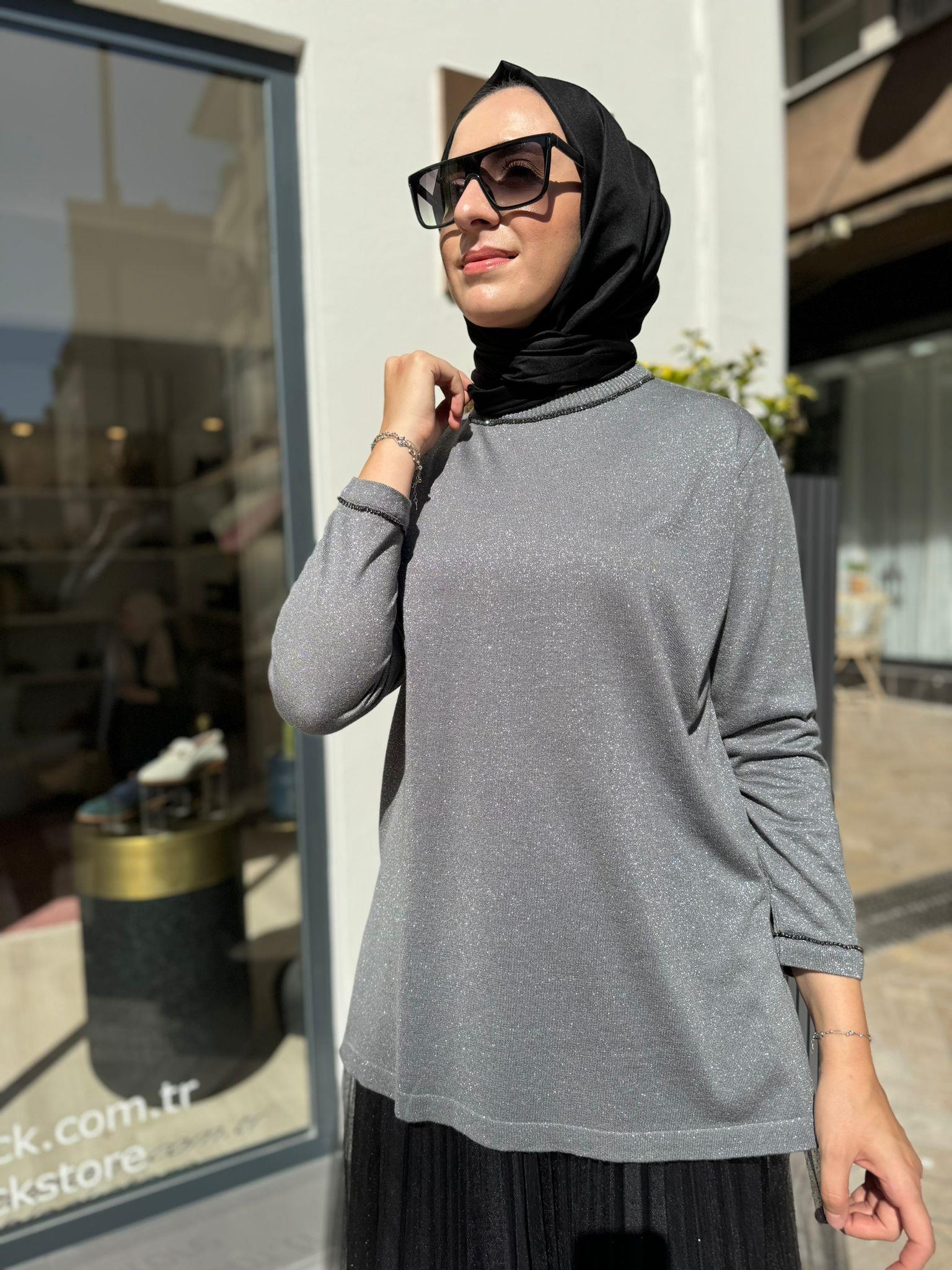 Yakası Taşlı Simli Alava Kadın Triko Tunik Gri