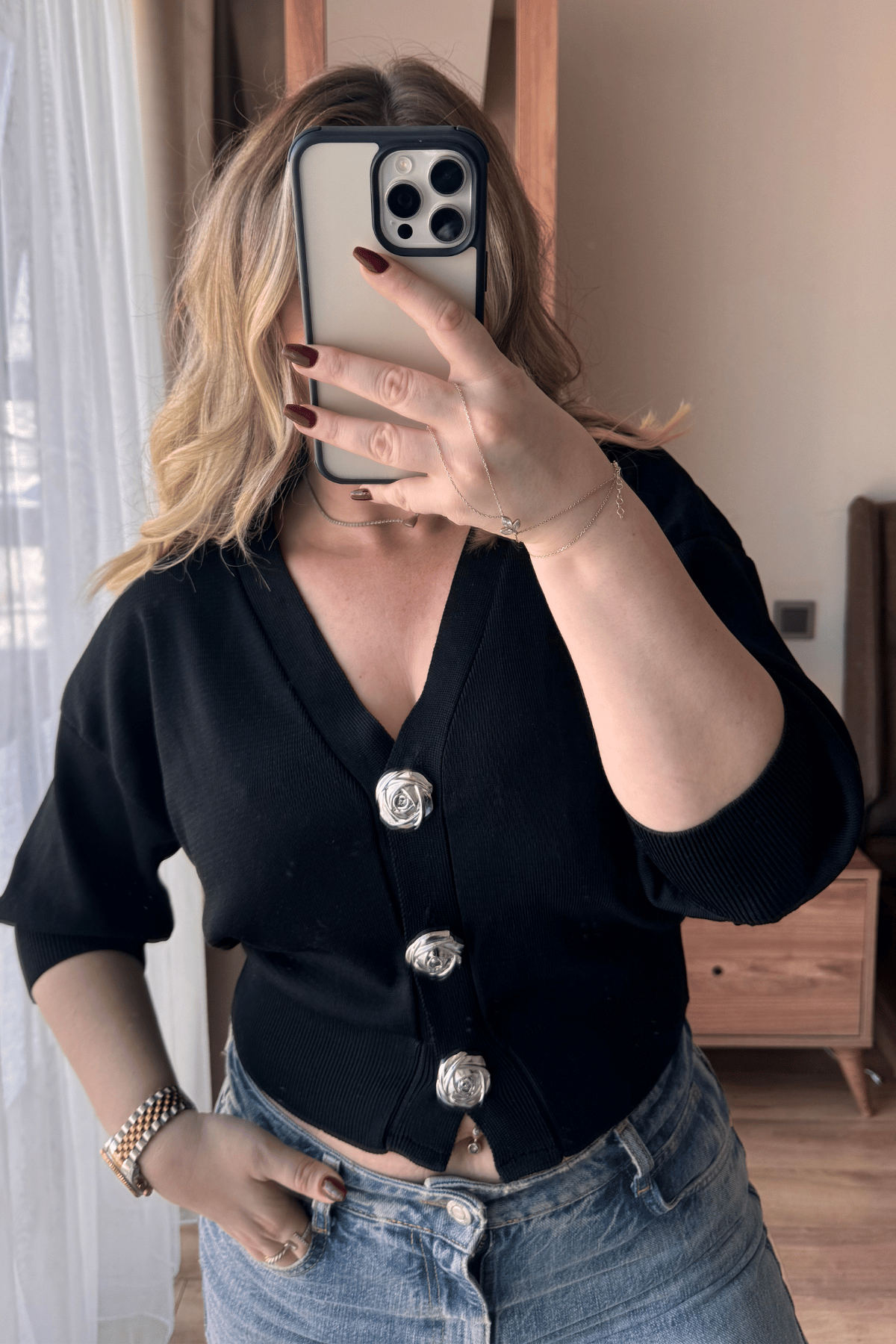 Siyah Gül Düğme Hırka