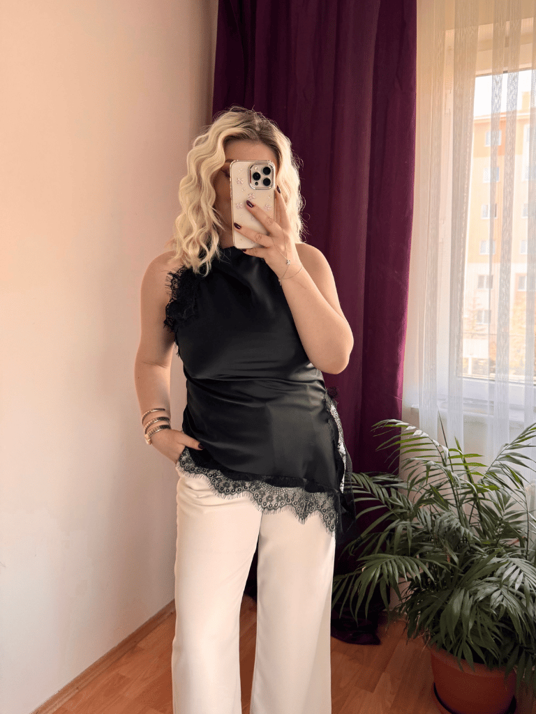 Siyah Saten Dantel Detaylı Bluz