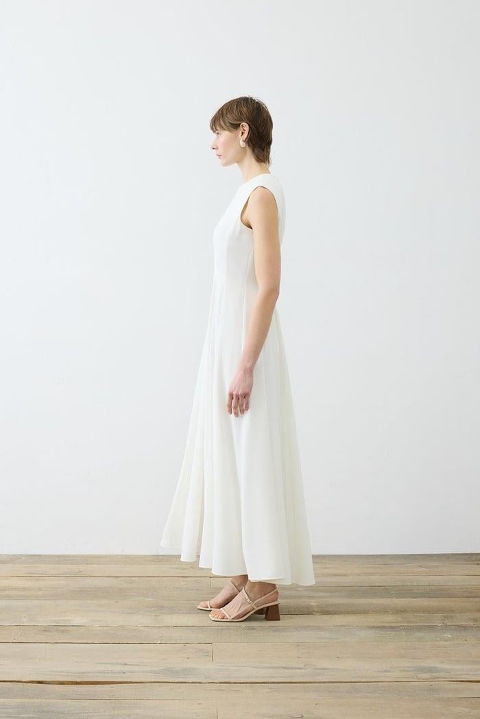 ALİZA KREP KOLSUZ OTURTMALI ELBİSE BEYAZ