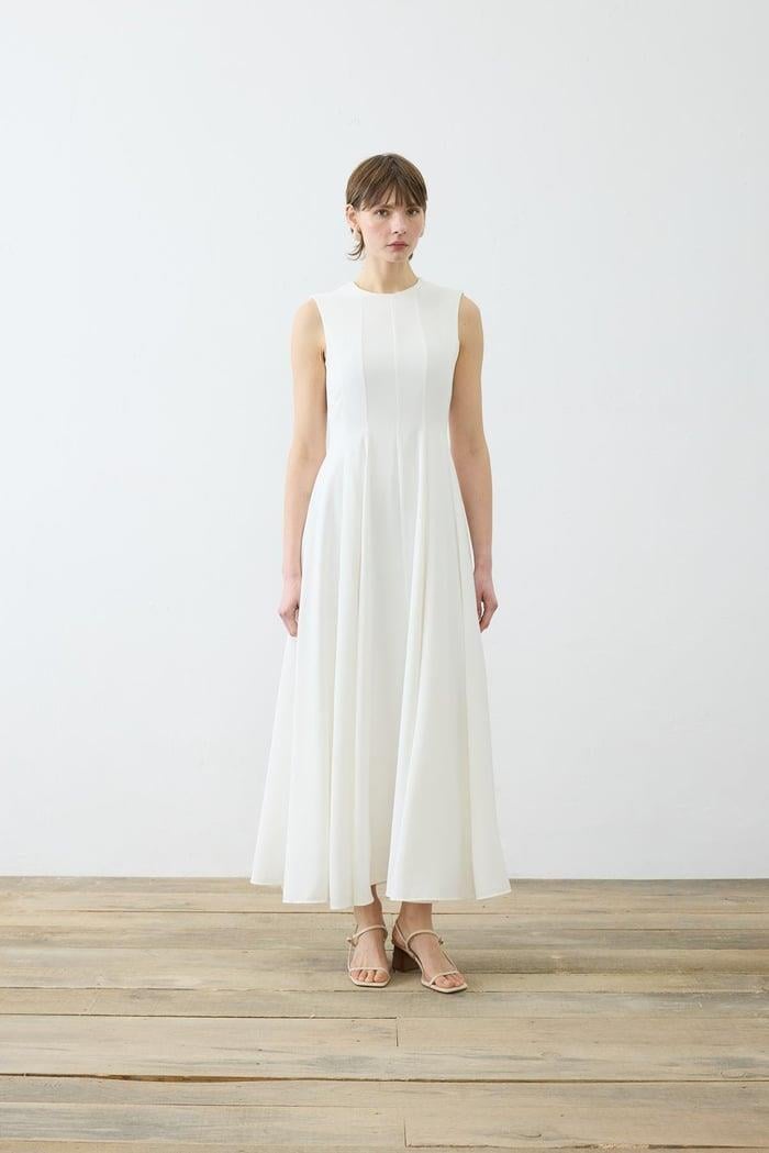 ALİZA KREP KOLSUZ OTURTMALI ELBİSE BEYAZ