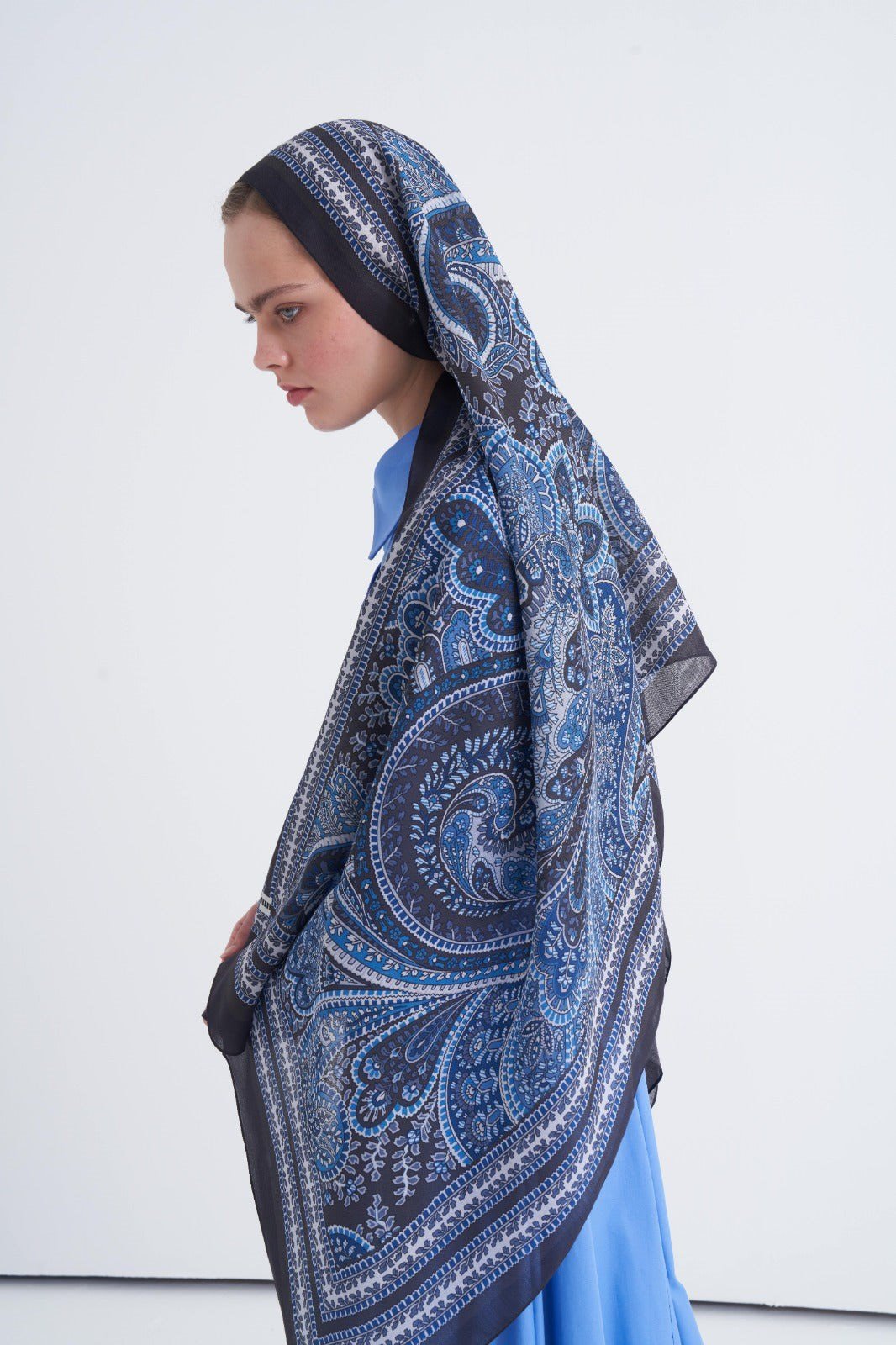 Dark Blue Jardin