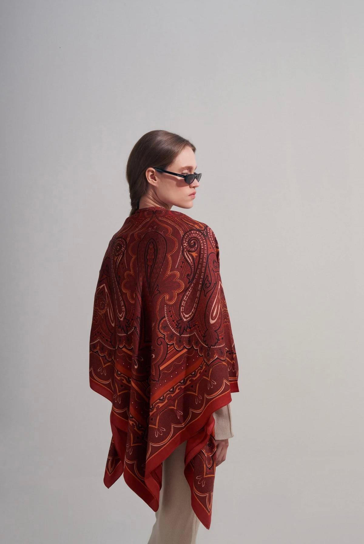 Etnik Desenli Kırmızı Omuz Şalı