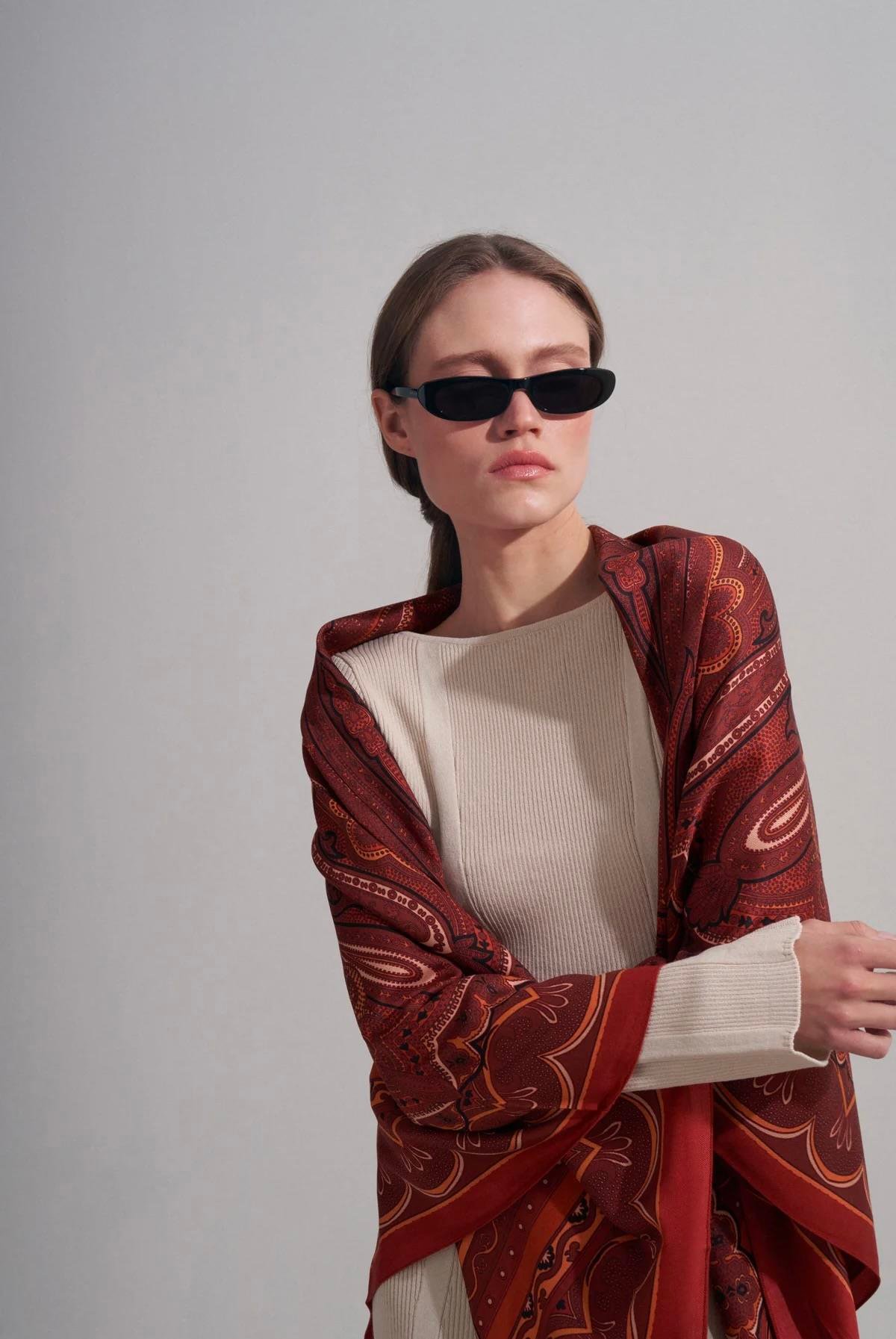 Etnik Desenli Kırmızı Omuz Şalı