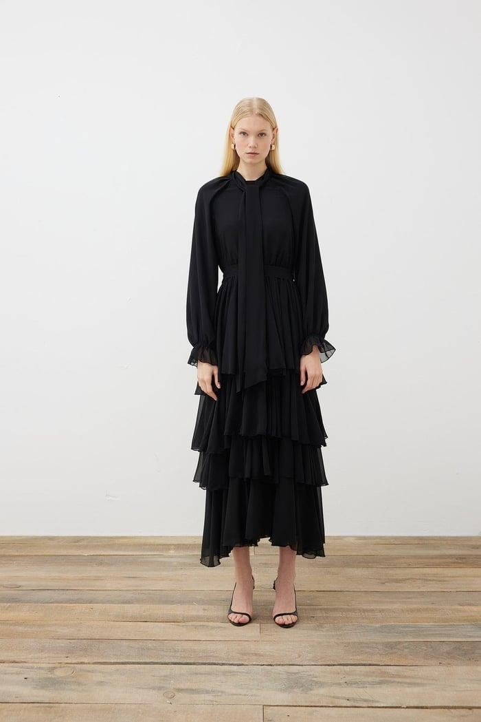 LEO ŞİFON VOLANLI KAT KAT ELBİSE SİYAH