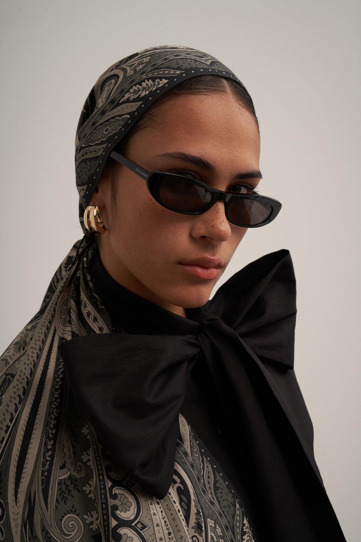 Moreno Silk Black Lily