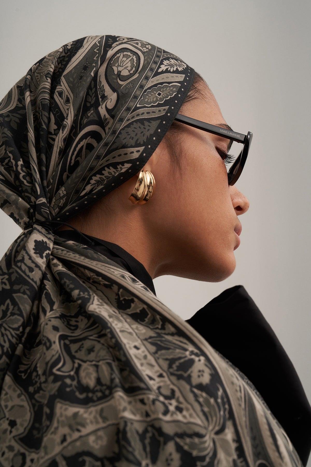 Moreno Silk Black Lily