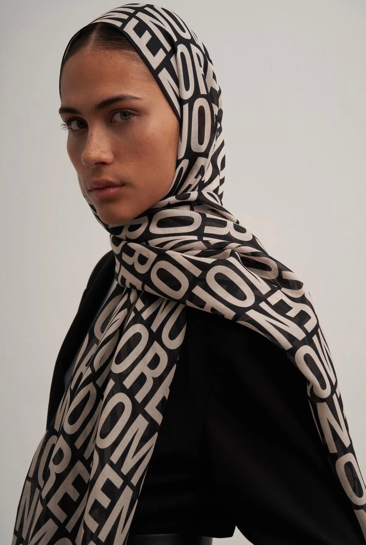 Moreno Silk Black Logo