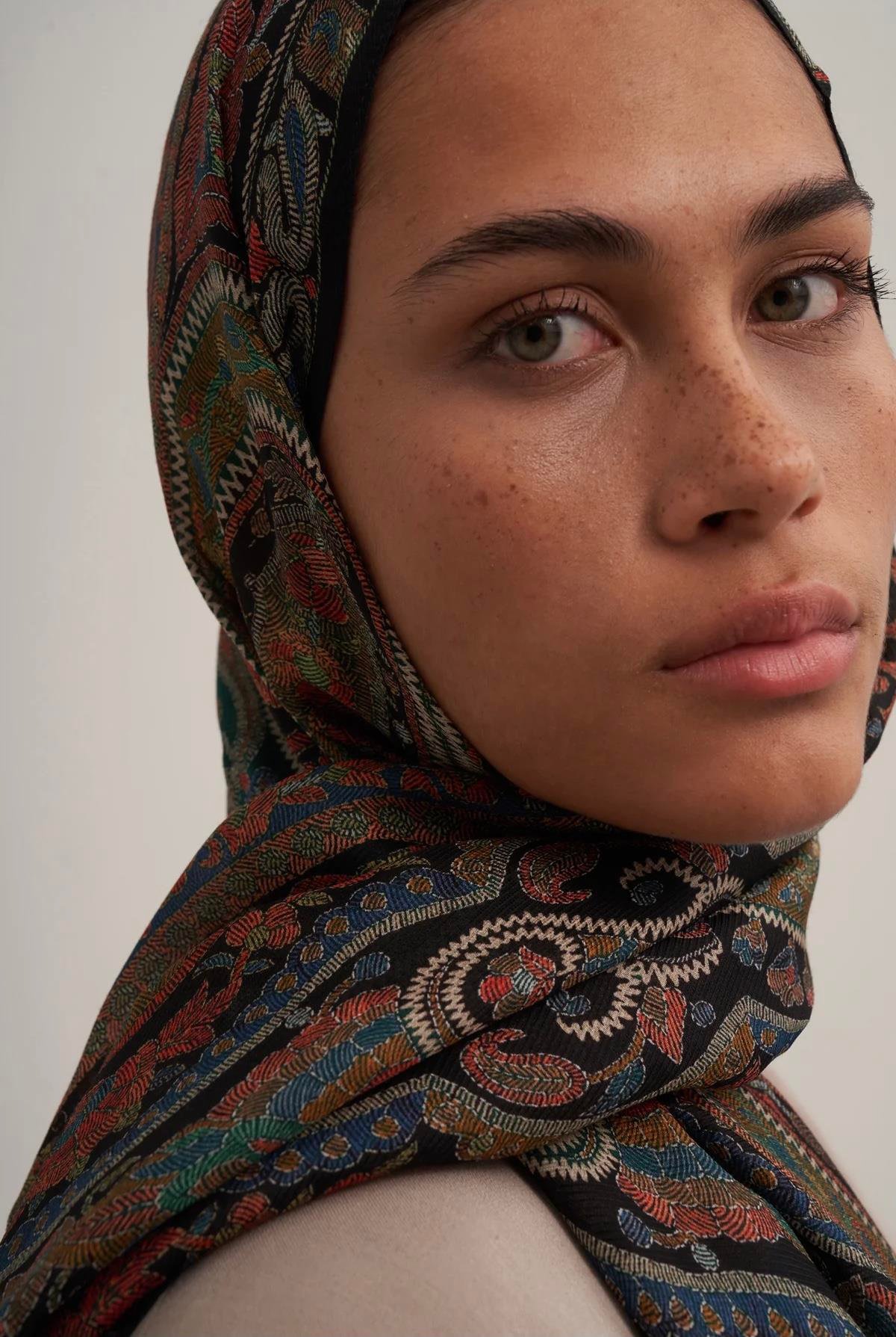 Moreno Silk Black Rose