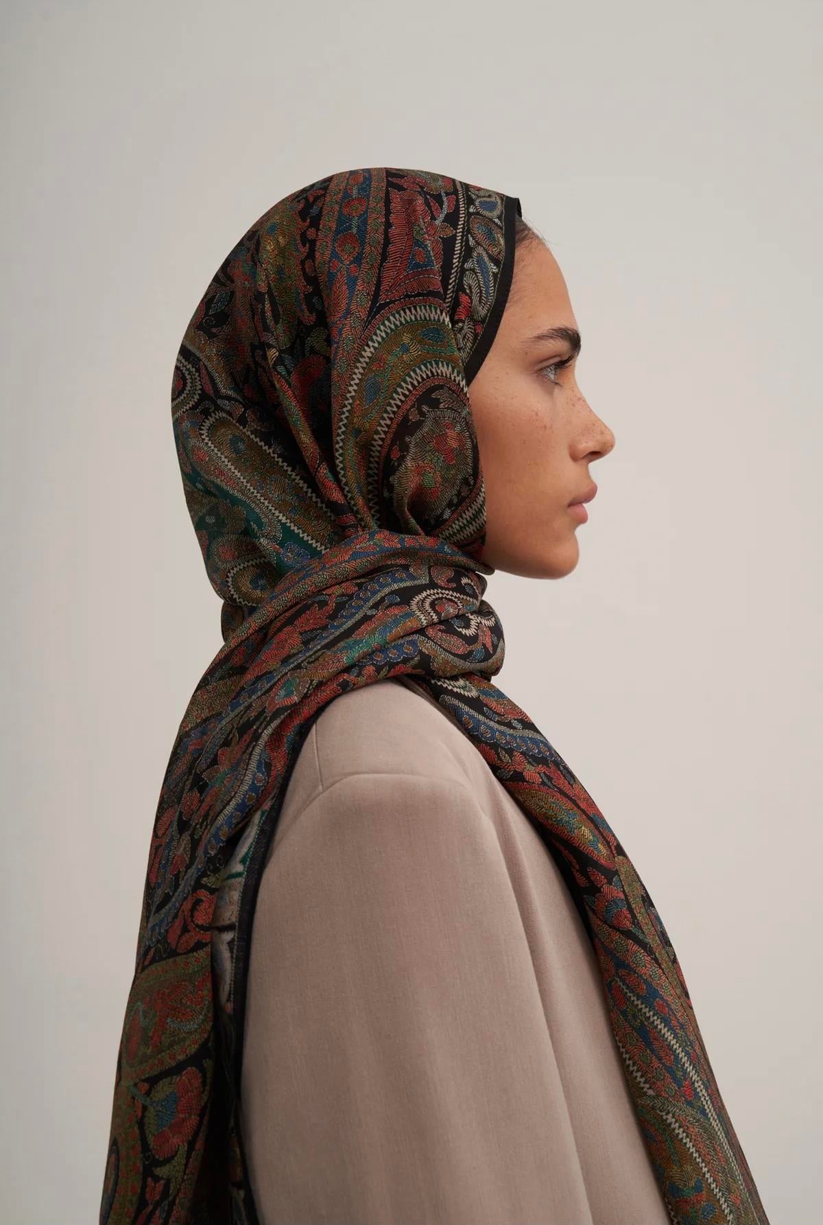 Moreno Silk Black Rose