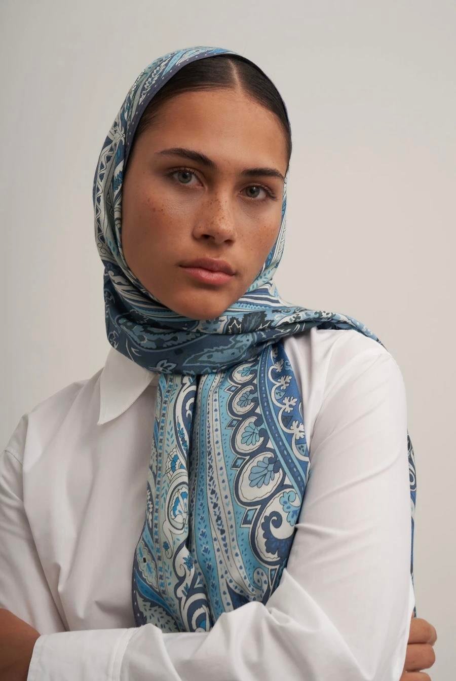 Moreno Silk Blue Lily