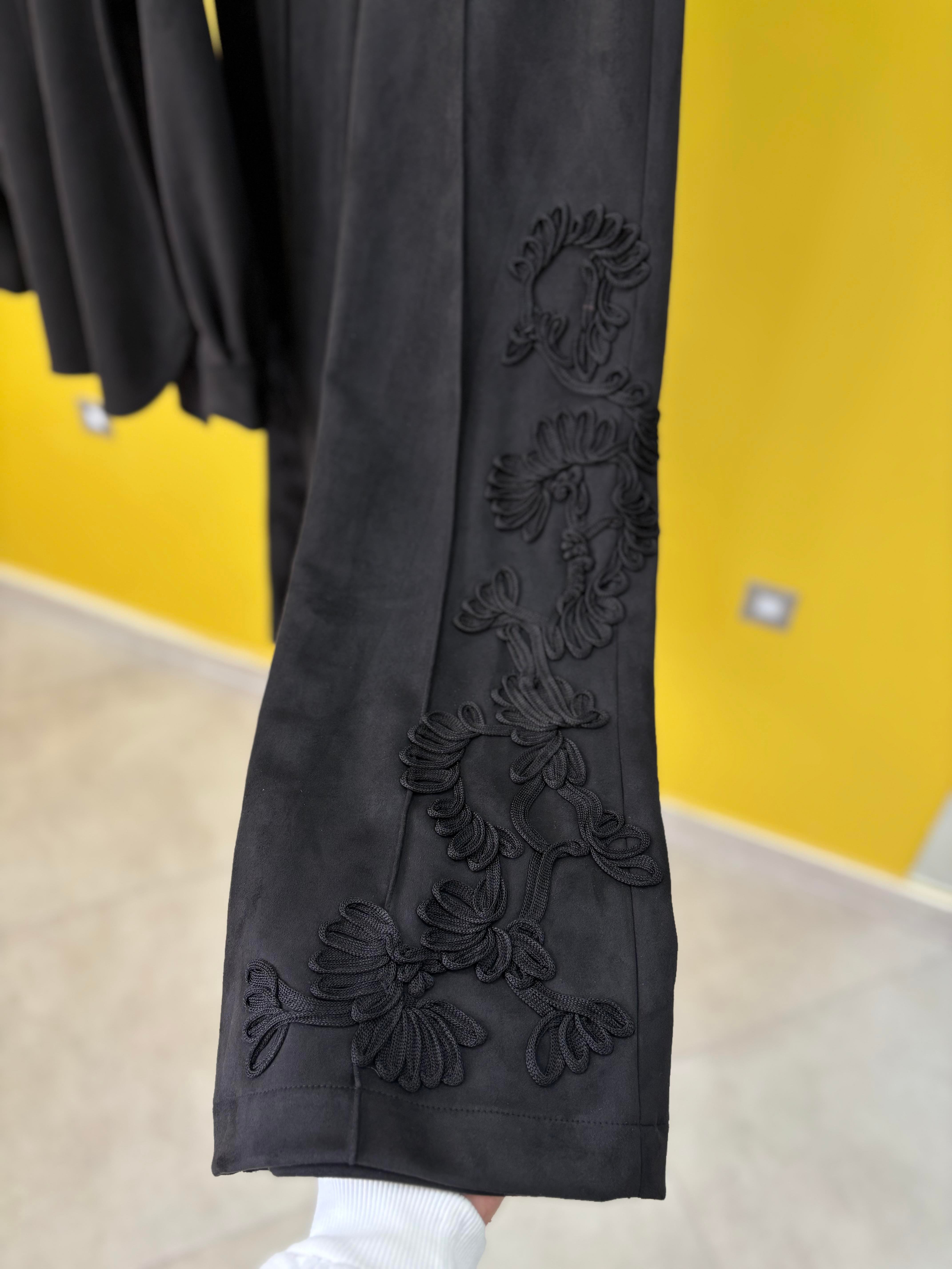 NAKIŞ DETAYLI SÜET TAKIM - SİYAH