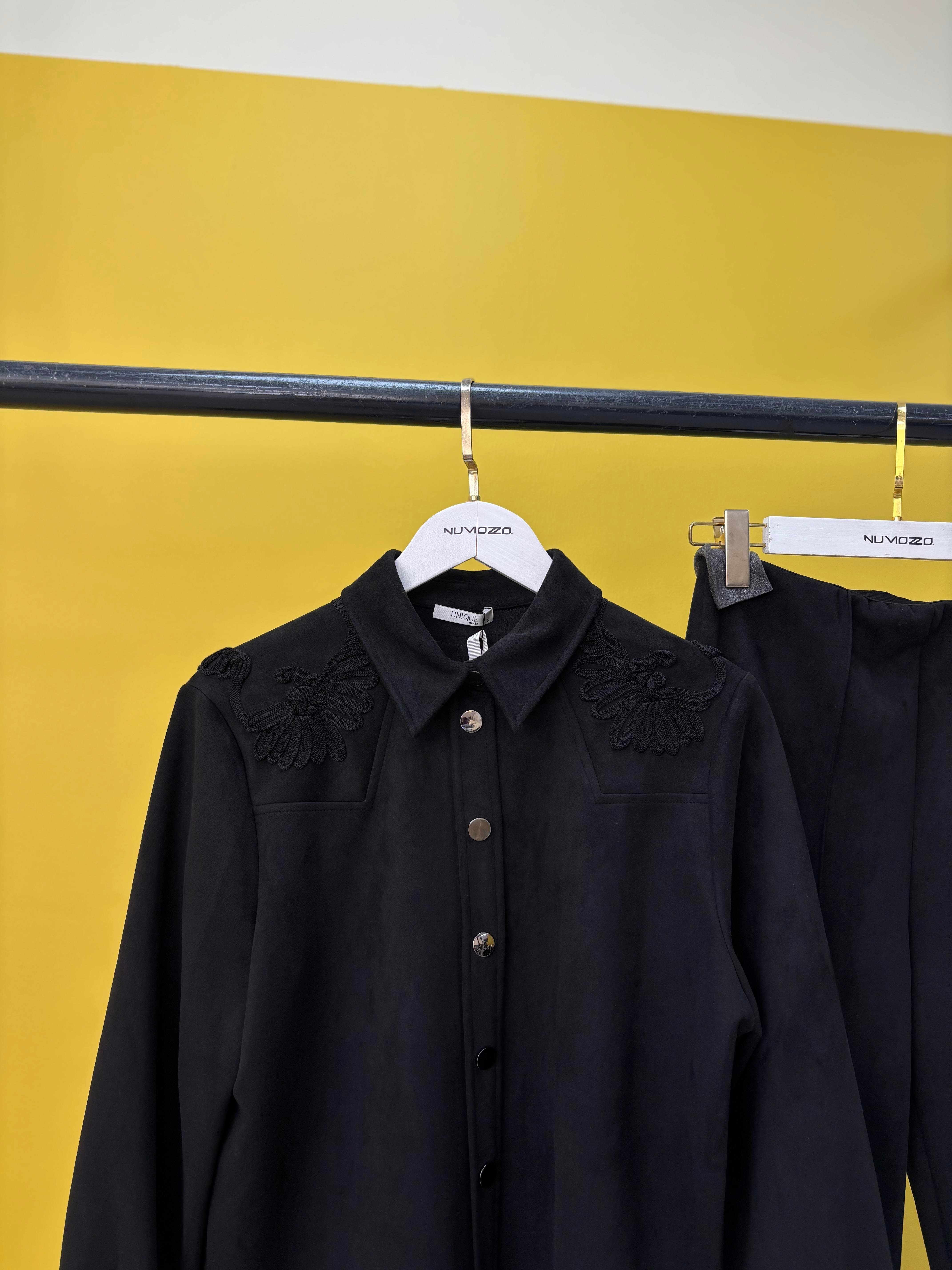 NAKIŞ DETAYLI SÜET TAKIM - SİYAH