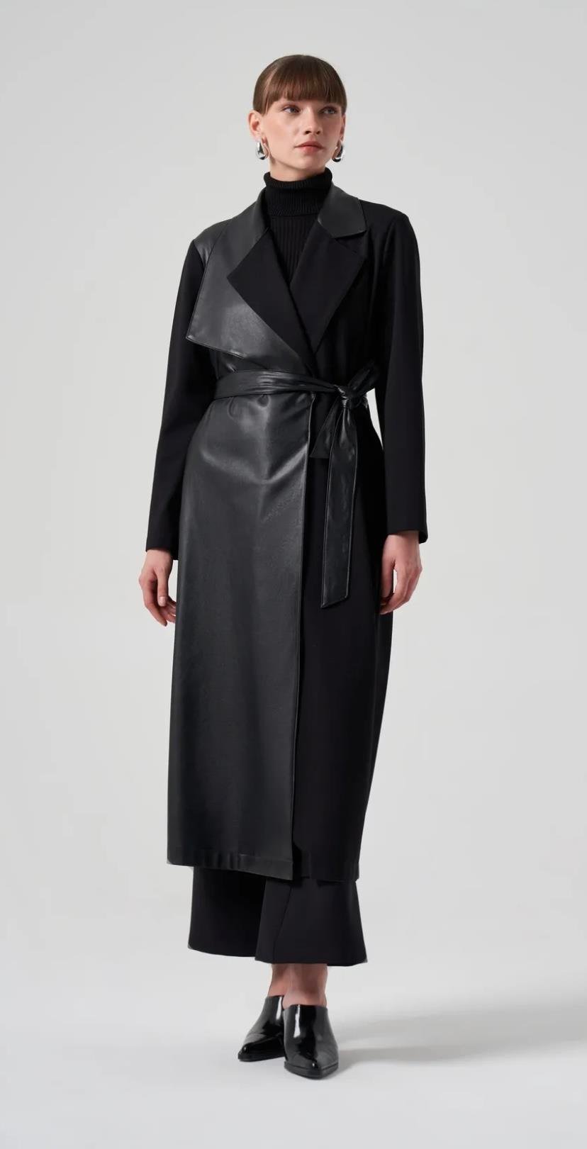 Nuss Deri Detaylı Kap Siyah